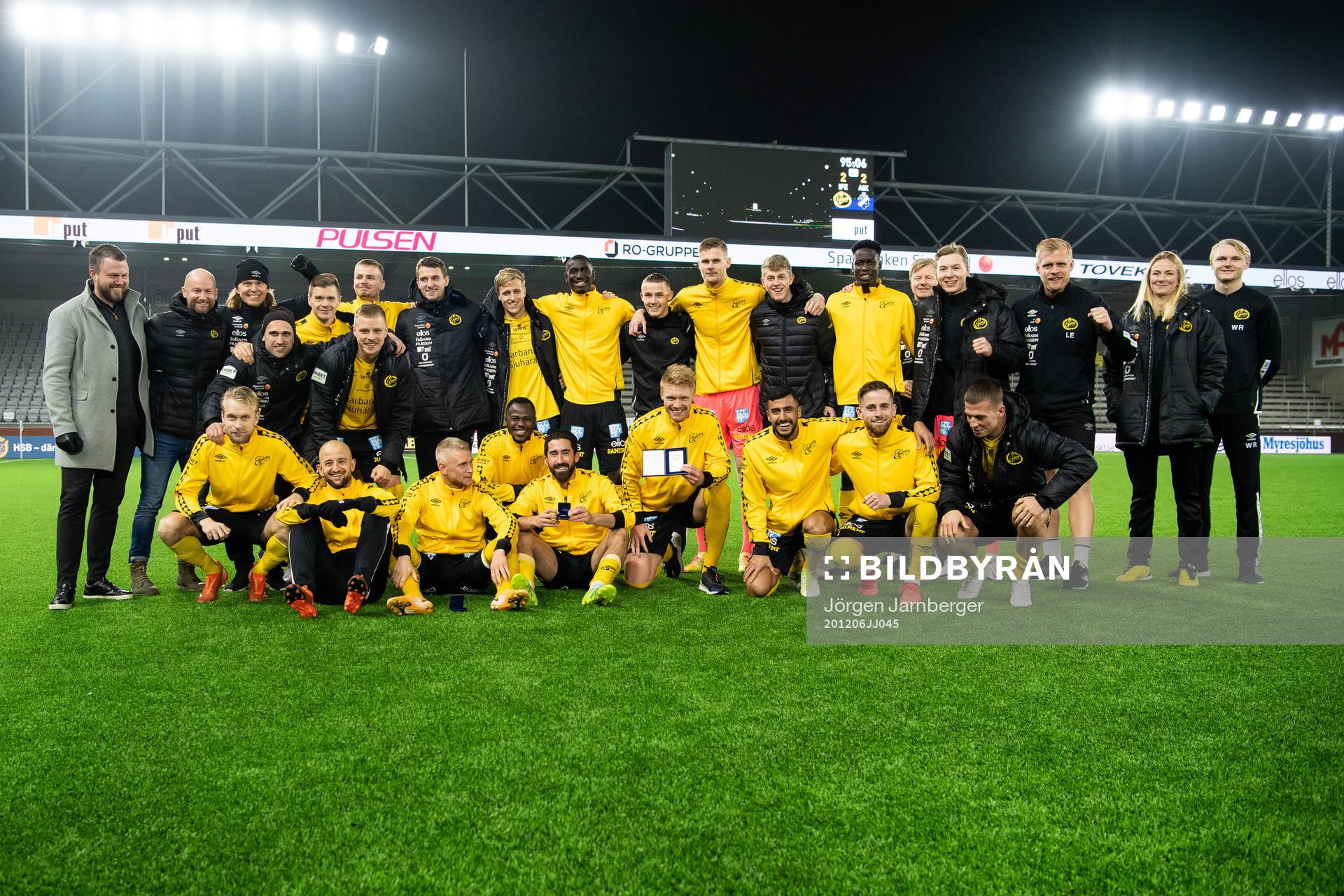 Elfsborgs spelare och ledare jublar