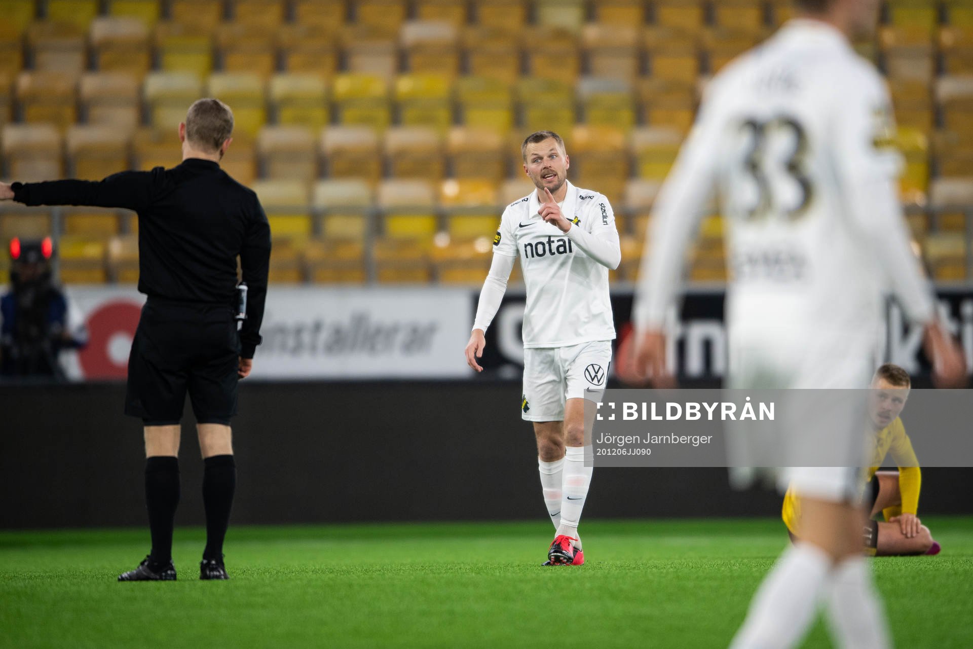s Sebastian Larsson reagerar