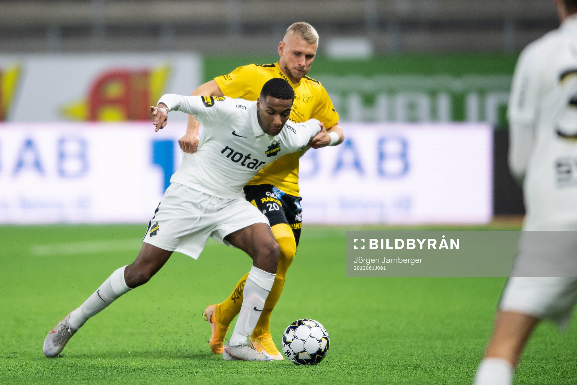 s Paulos Abraham och Elfsborgs Simon Strand