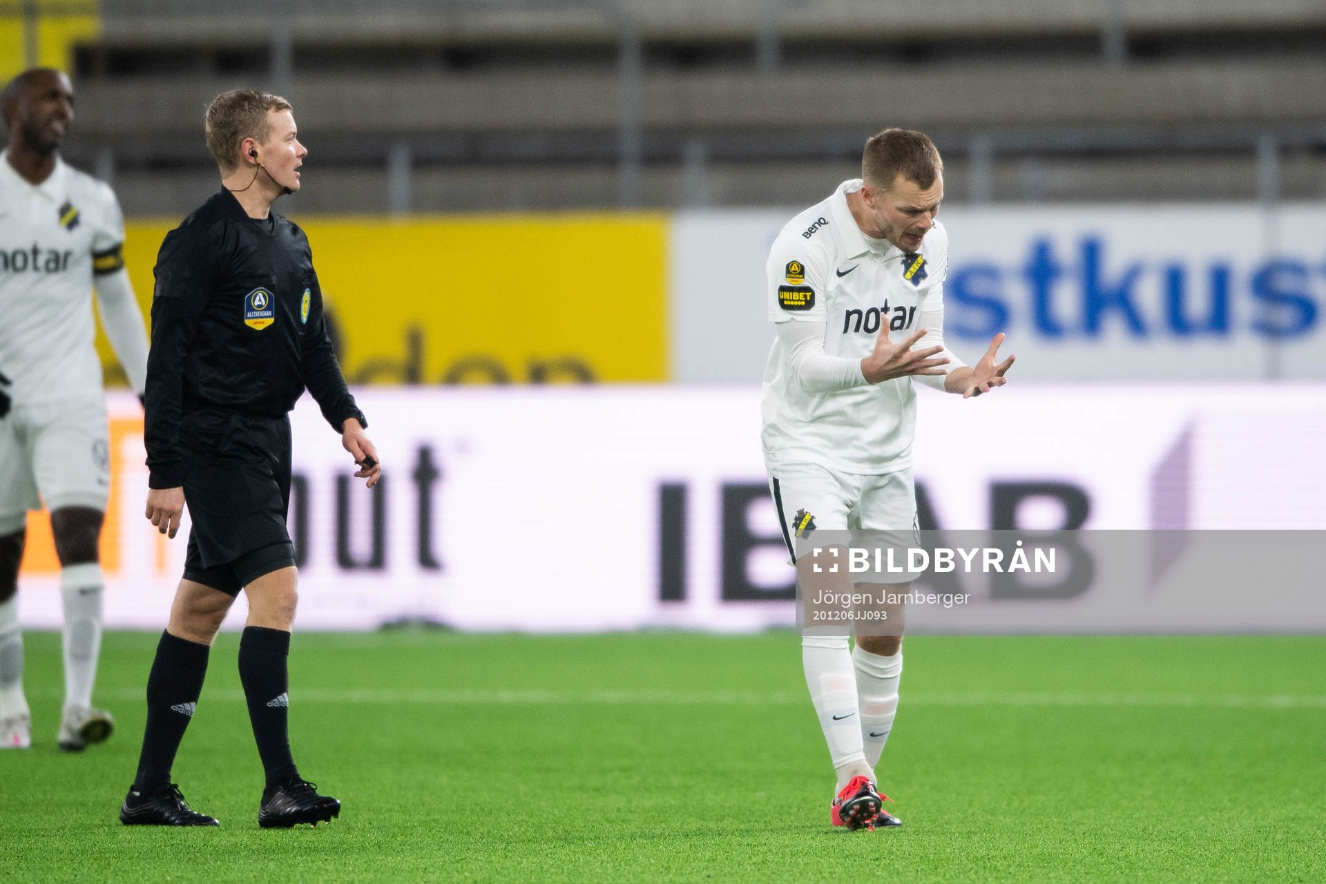 s Sebastian Larsson reagerar