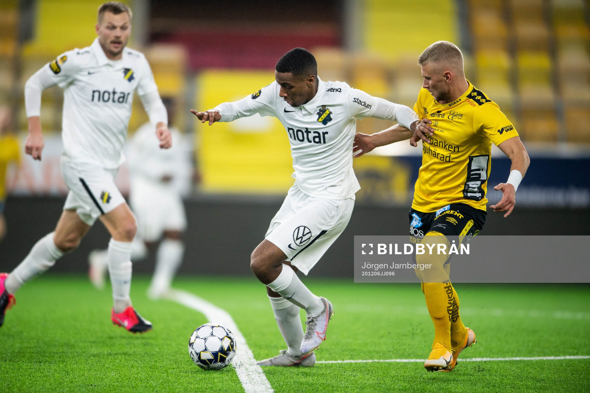 s Paulos Abraham och Elfsborgs Simon Strand