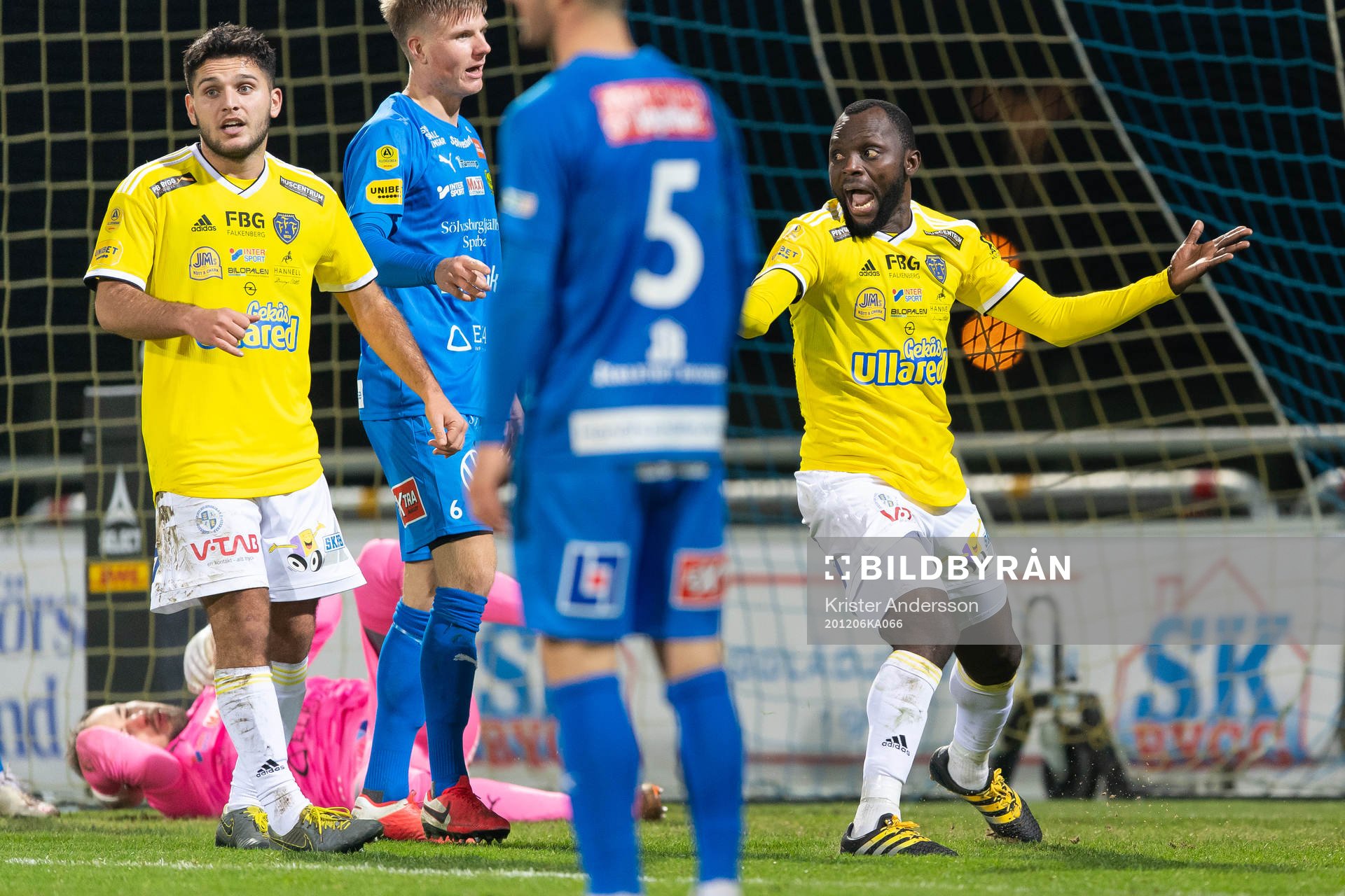 Falkenbergs John Chibuike reagerar under fotbollsmatchen i Allsvenskan mellan Falkenberg och Mjällby den 6 december 2020 i Falkenberg.