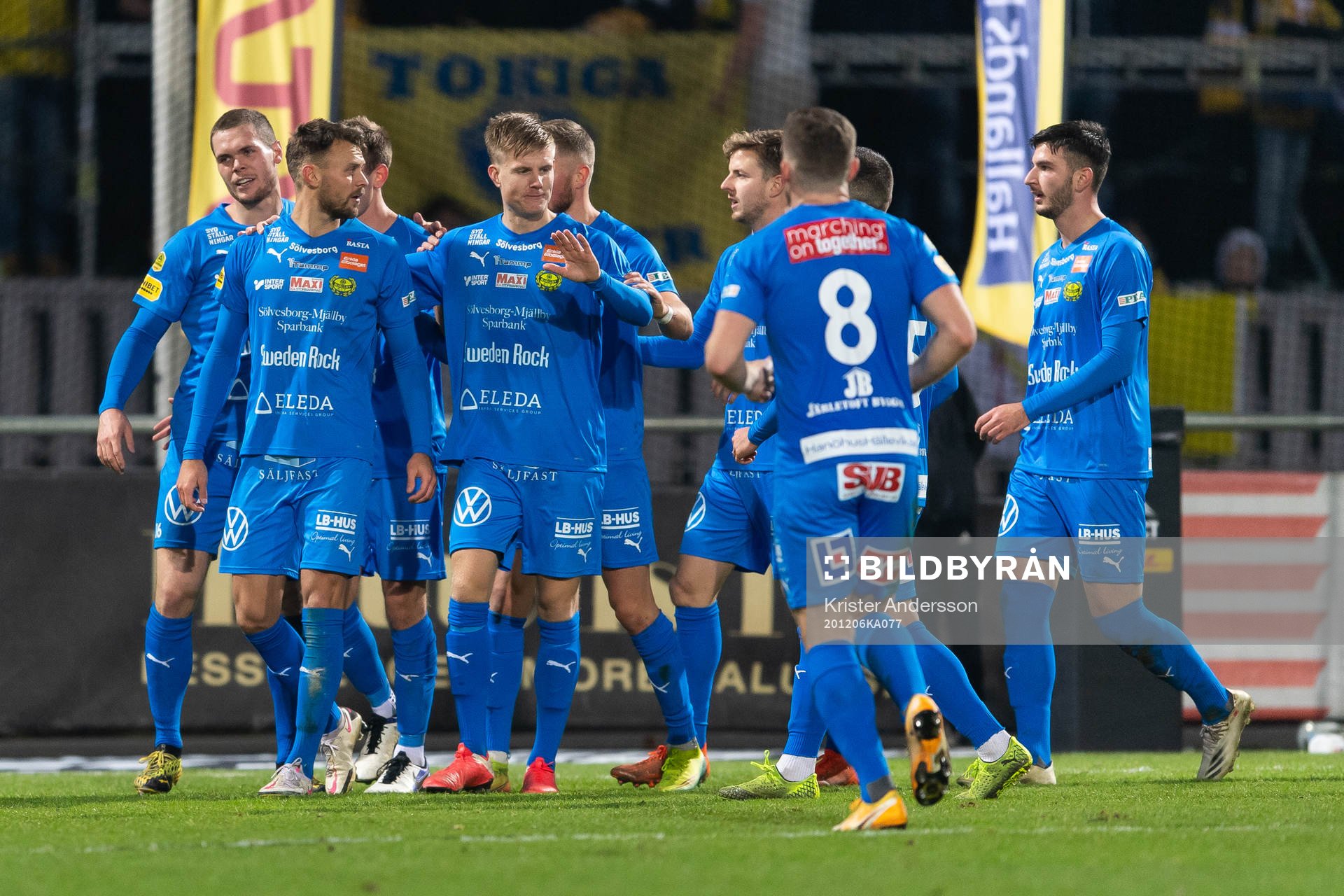 Mjällbys spelare jublar