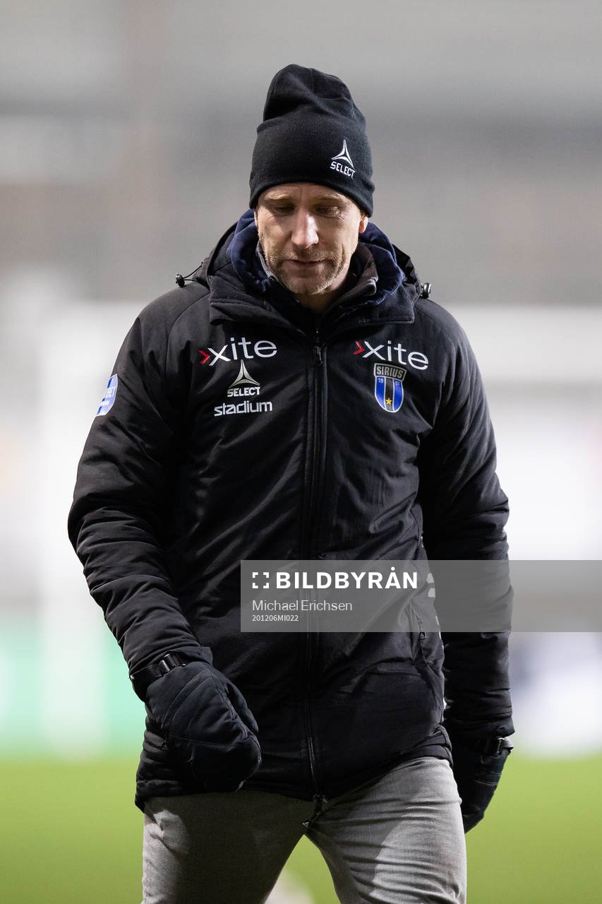 Sirius tränare Henrik Rydström deppar