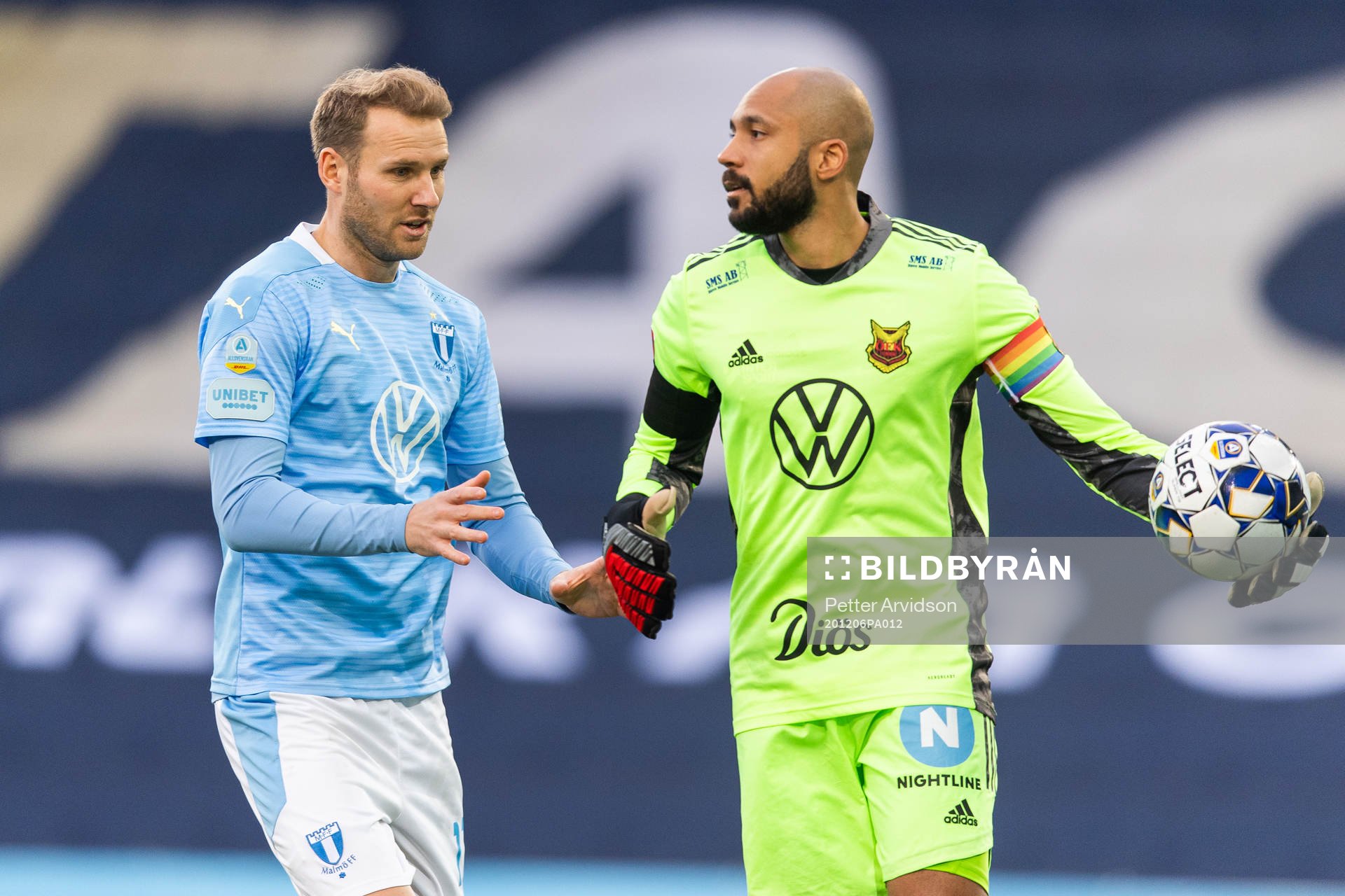Malmö FFs Ola Toivonen och Östersunds målvakt Aly Keita