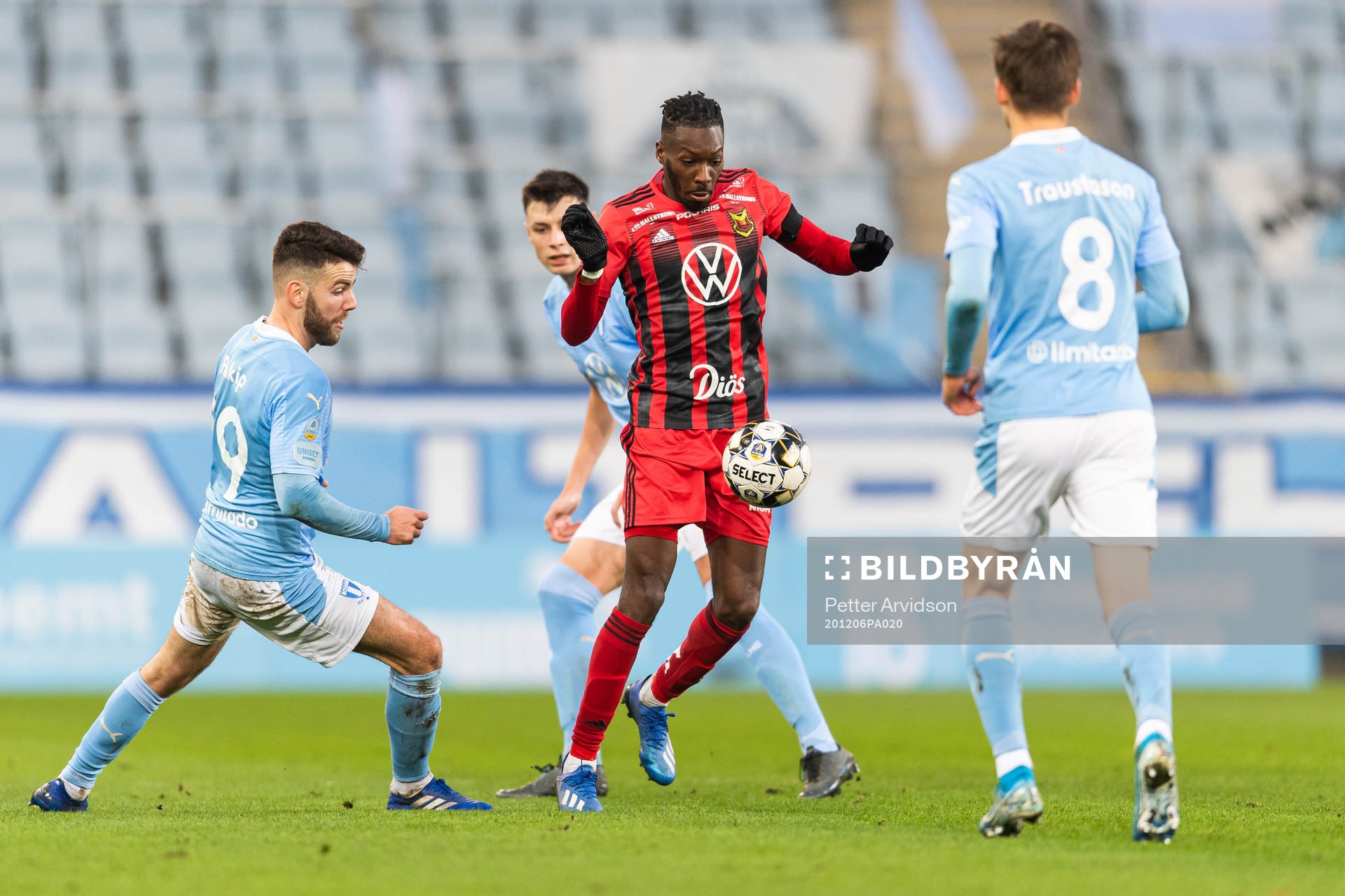 Östersunds Blair Turgott och Malmö FFs Erdal Rakip