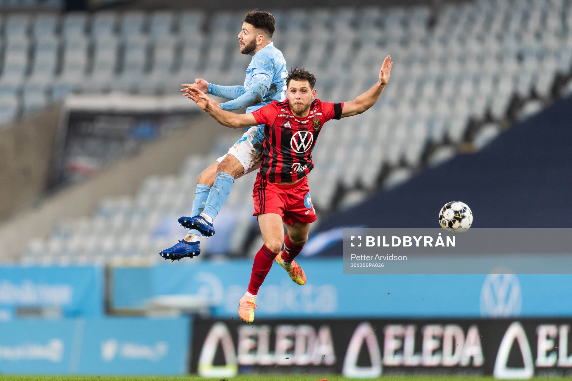 Malmö FFs Erdal Rakip och Östersunds Charlie Colkett