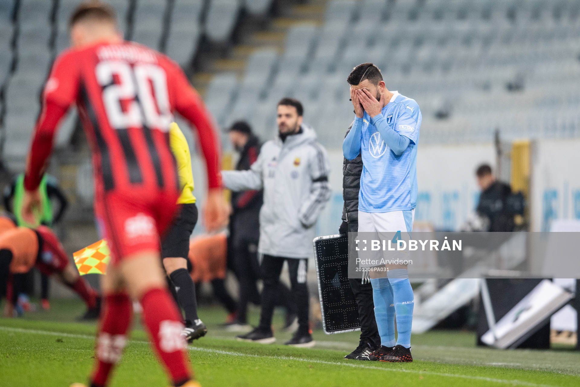 Malmö FFs Behrang Safari innan han byts in