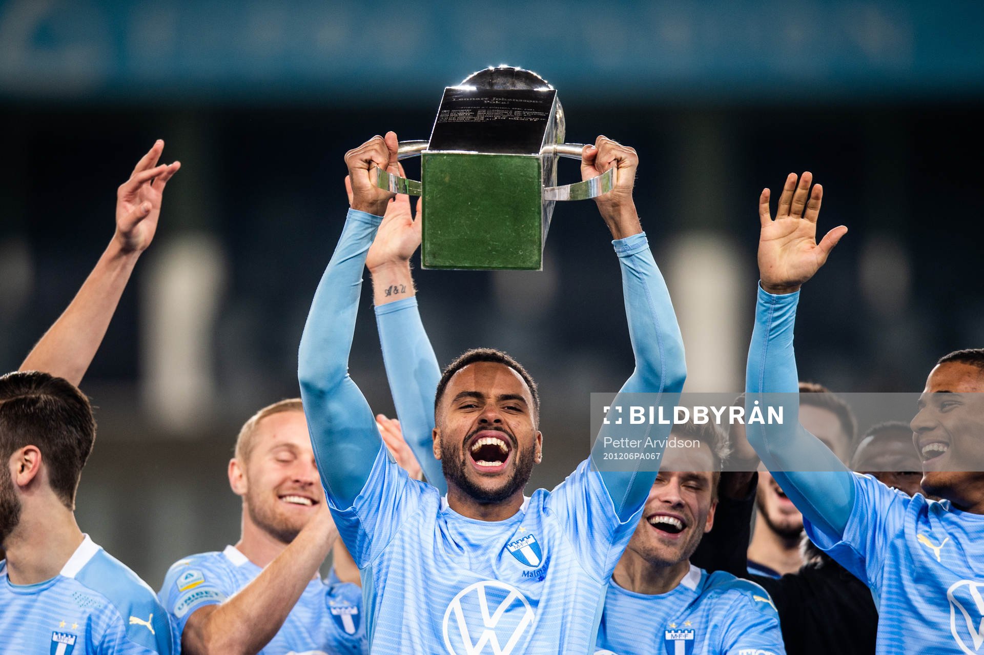 Malmö FFs Isaac Kiese Thelin  jublar med Lennart