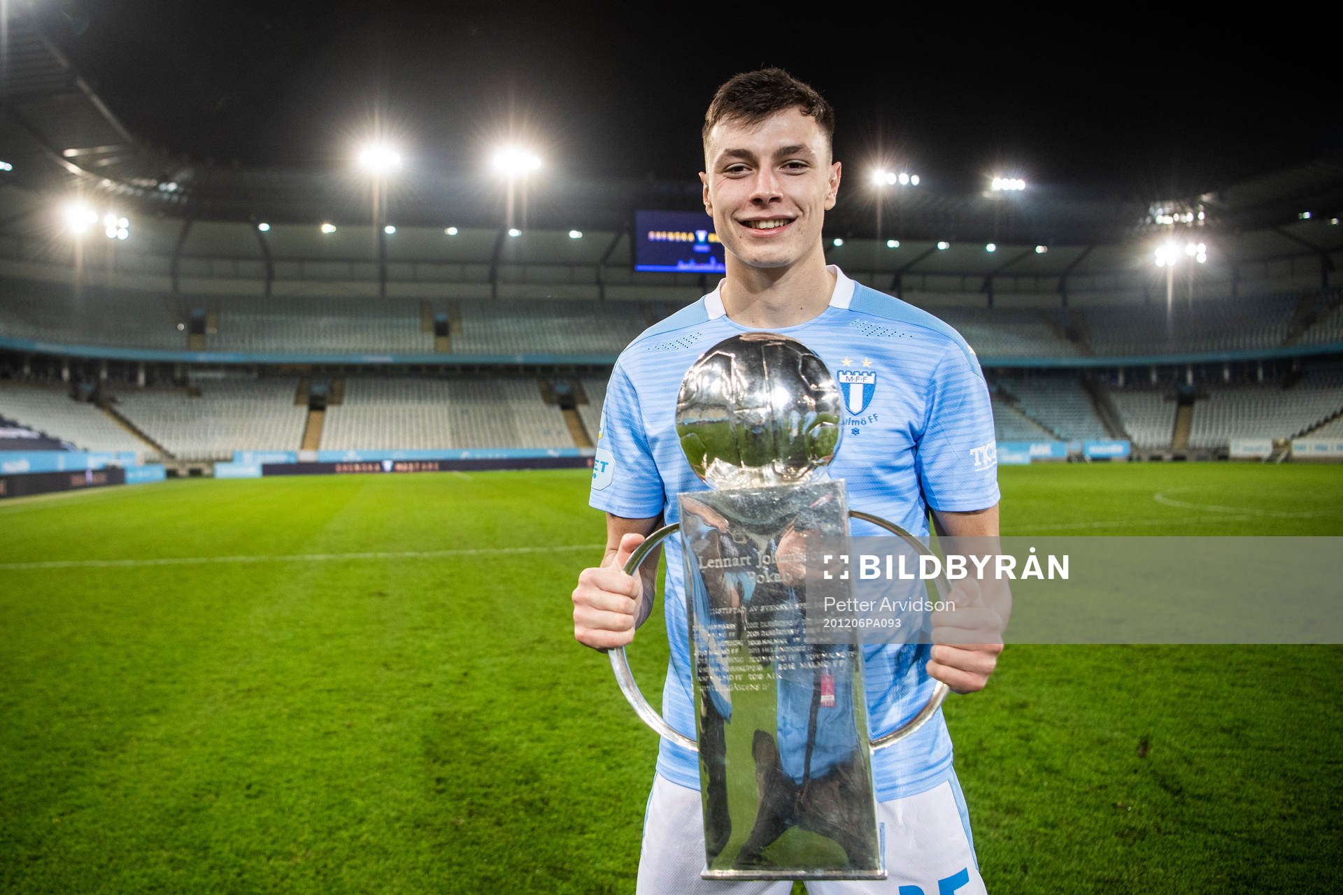 Malmö FFs Anel Ahmedhodzic jublar med Lennart Johanssons