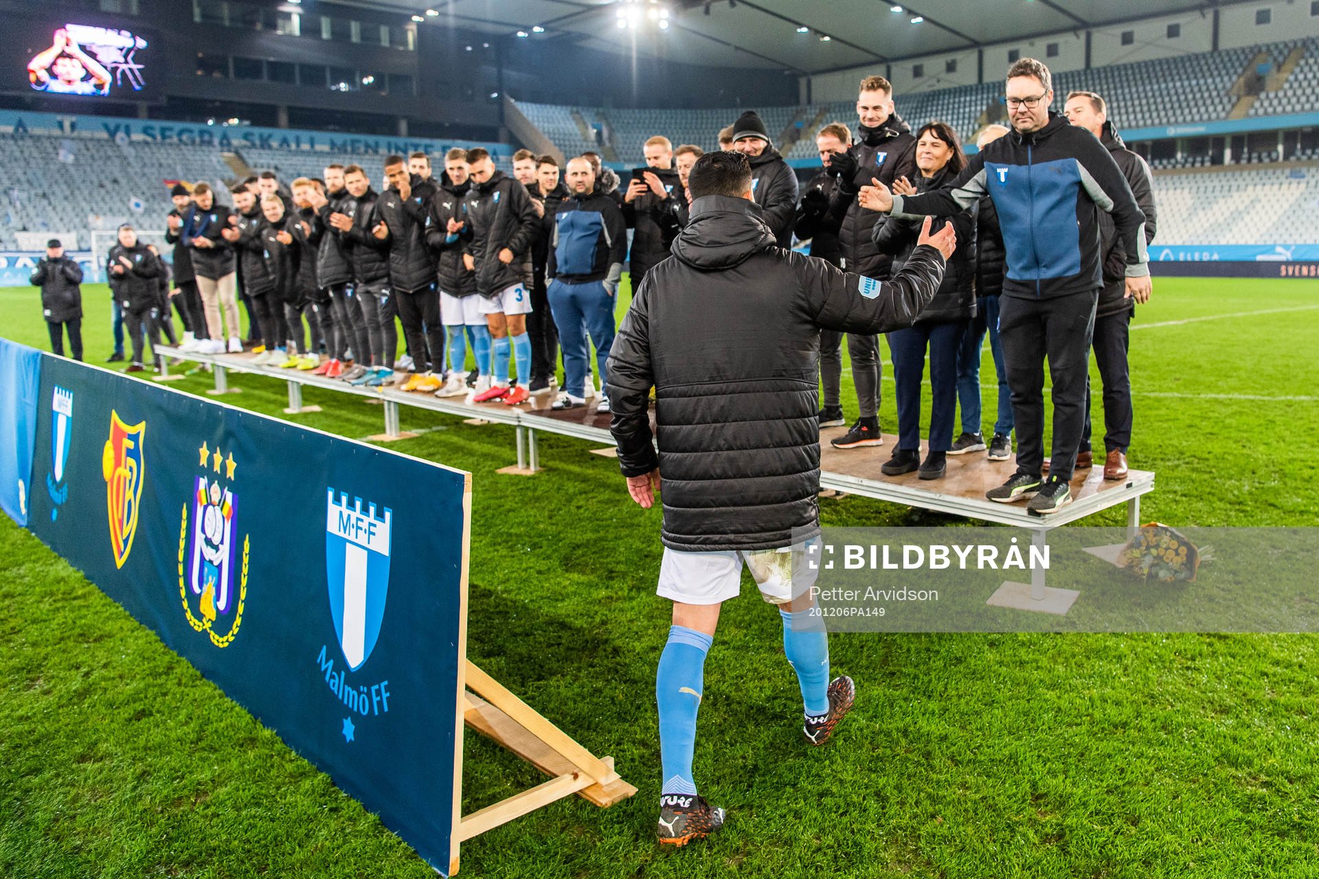 Malmö FFs Behrang Safari hyllas efter fotbollsmatchen i Allsvenskan mellan Malmö FF och Östersund den 6 december 2020 i Malmö.