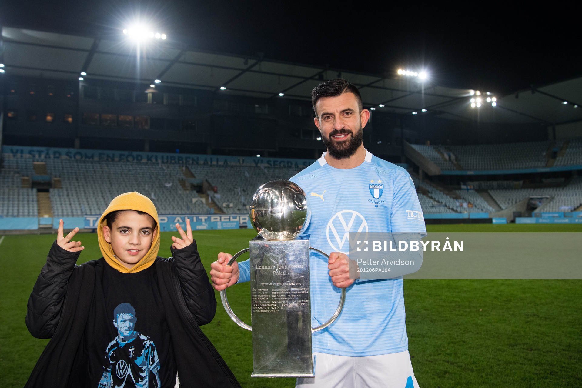 Malmö FFs Behrang Safari och sonen Emiliano med Lennart