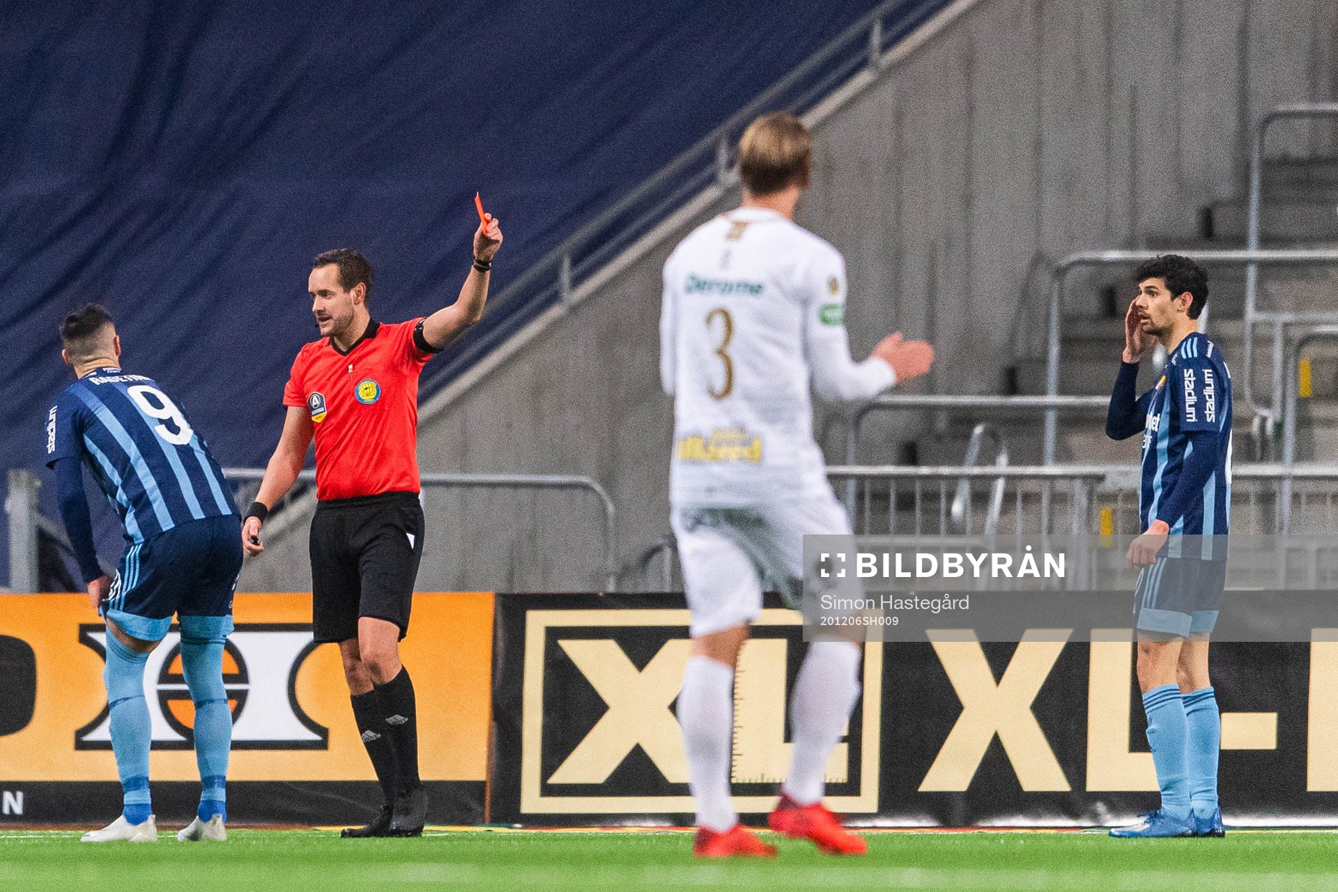 Djurgårdens Jesper Nyholm får rött kort