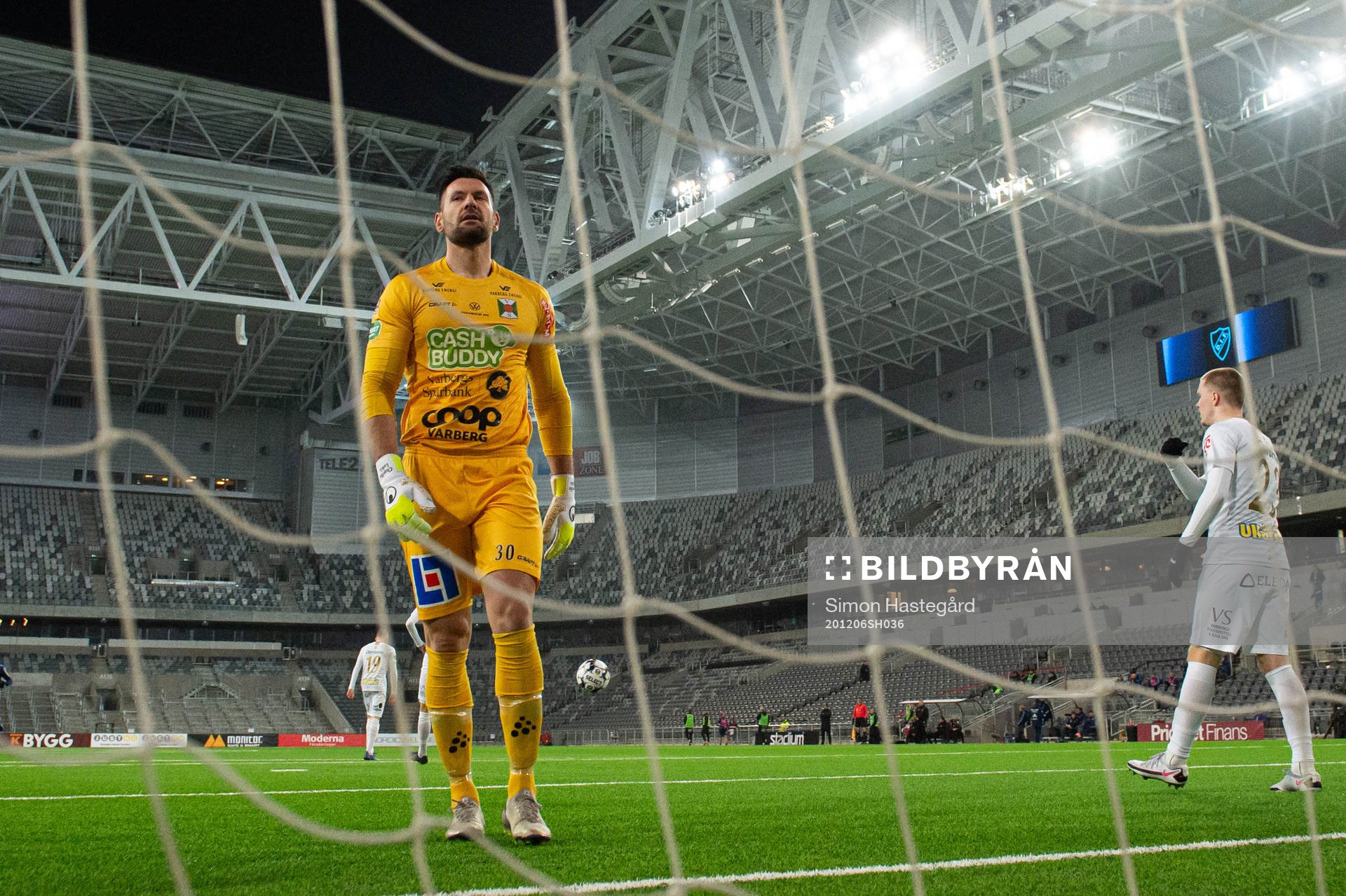 Varbergs målvakt Stojan Lukic deppar