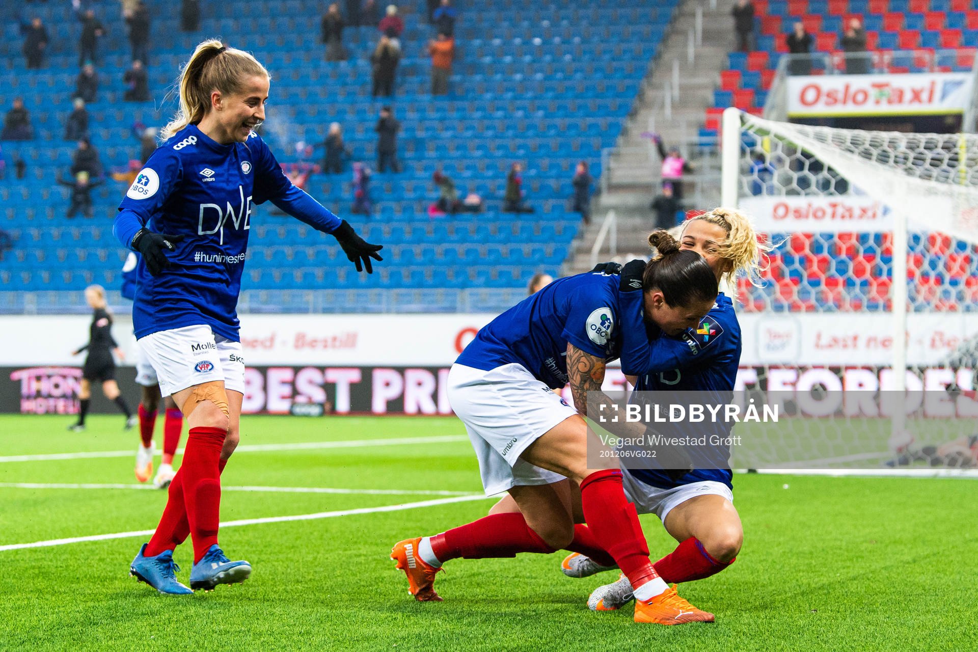 Celin Bizet Ildhusøy of Vålerenga celebrates with