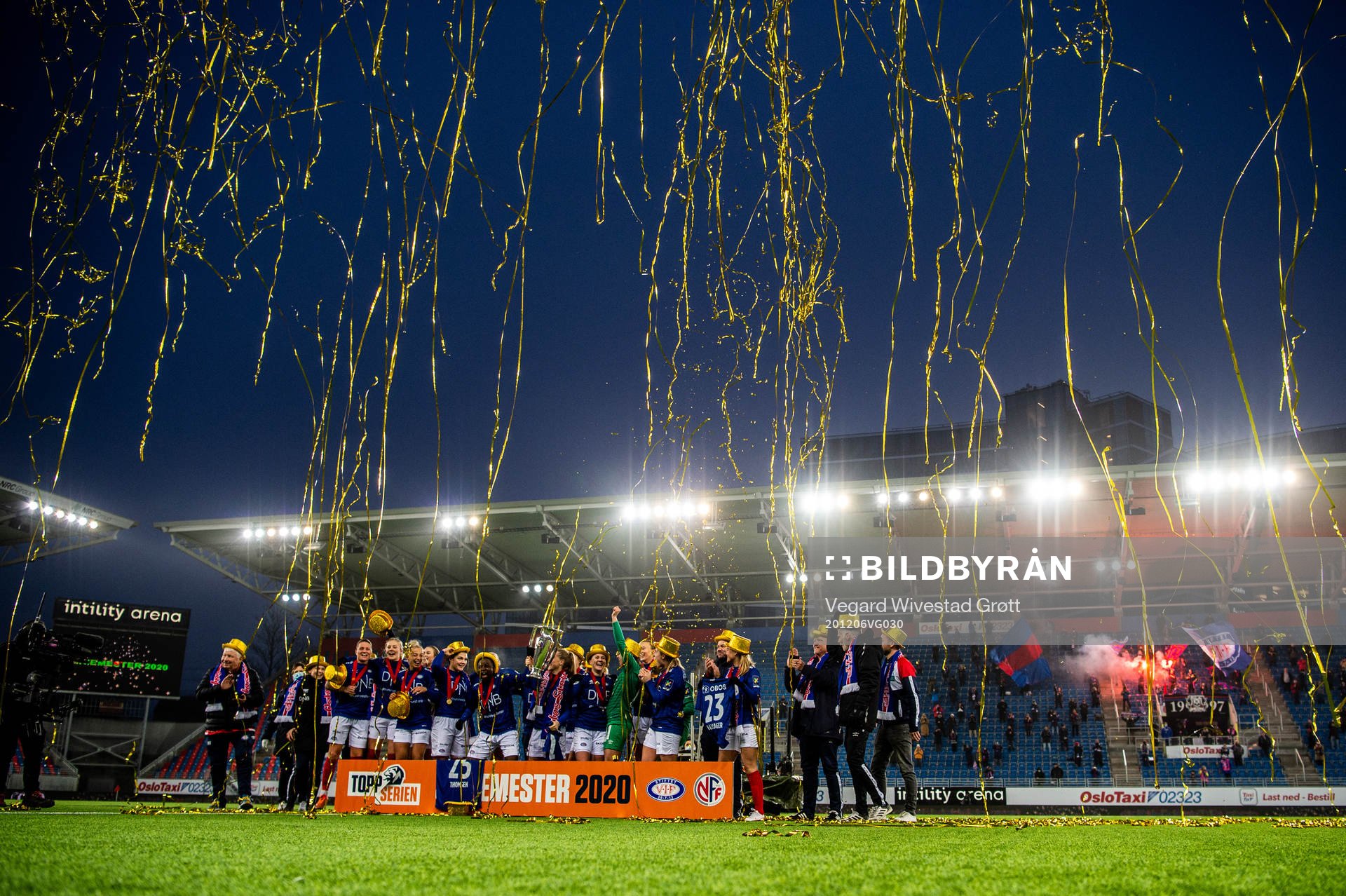 Players of Vålerenga celebrates winning the league
