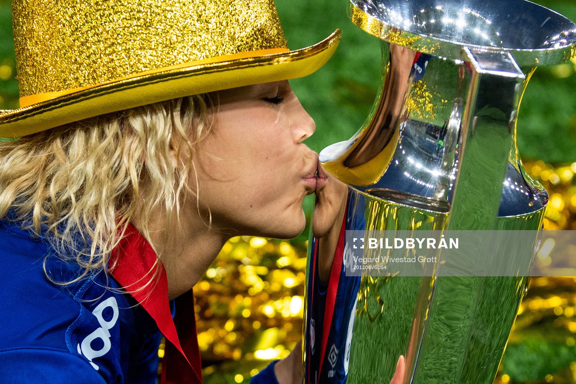 Celin Bizet Ildhusøy of Vålerenga celebrates