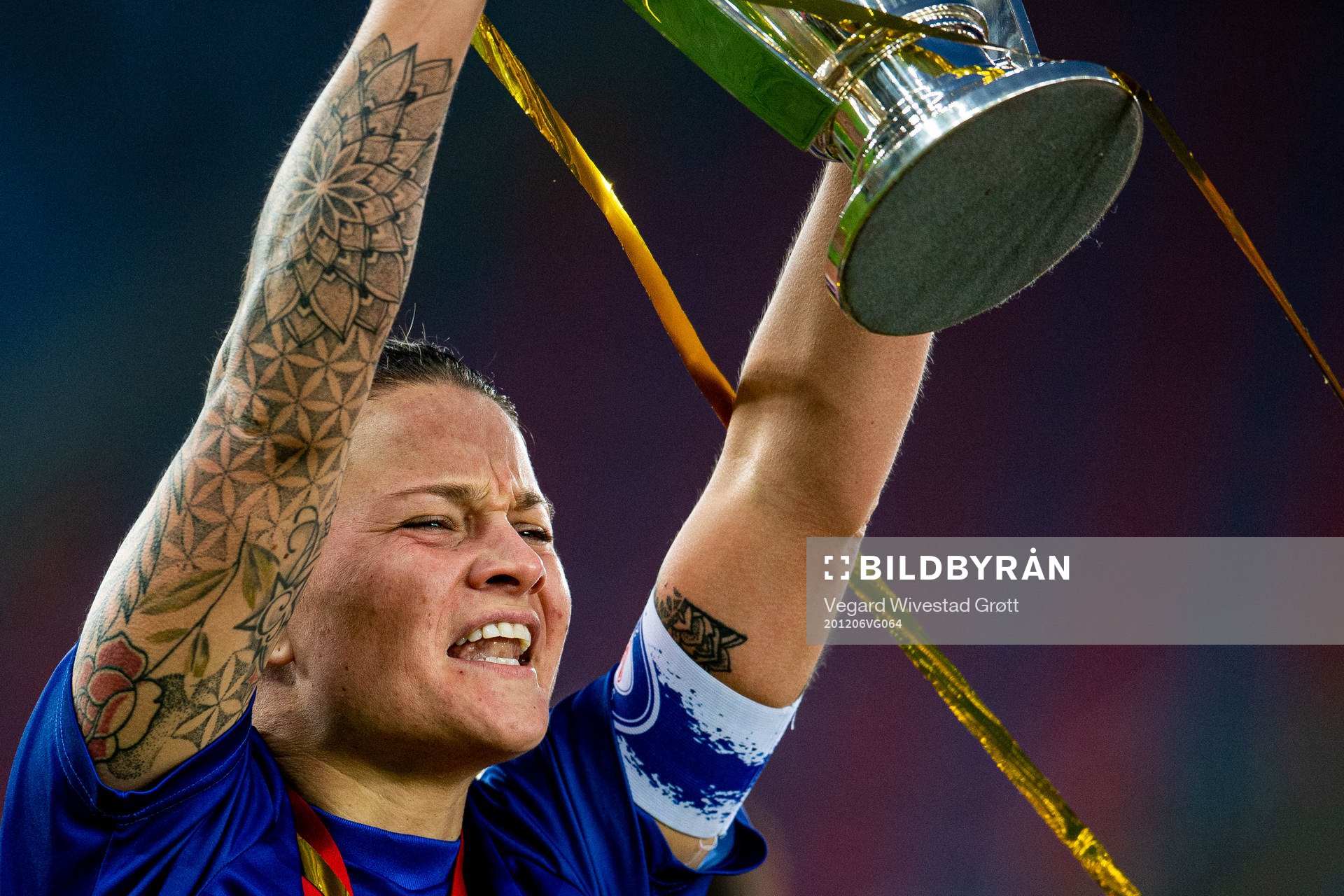 Sherida Spitse of Vålerenga celebrates winning the league