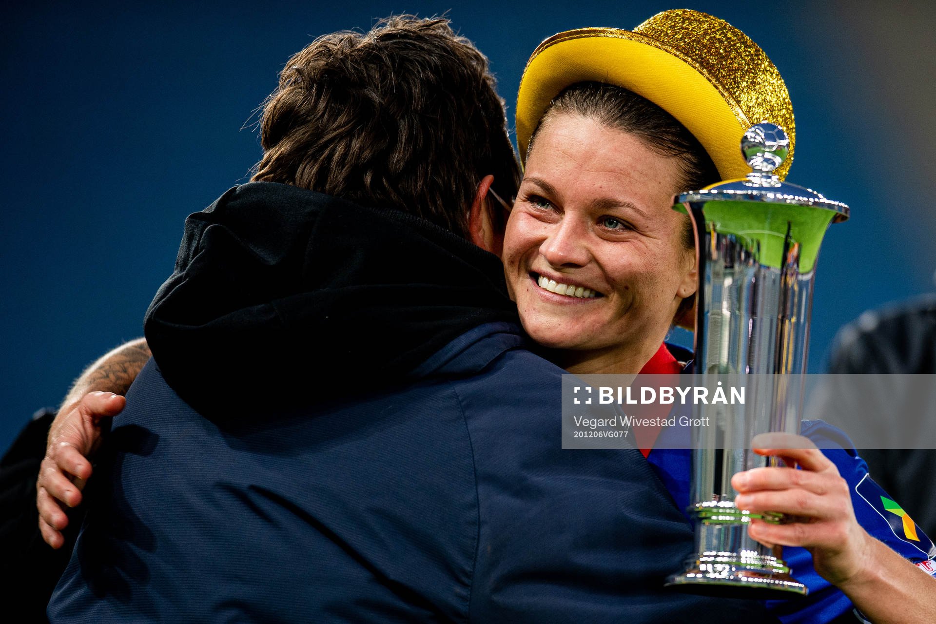 Eli Landsem and Sherida Spitse of Vålerenga