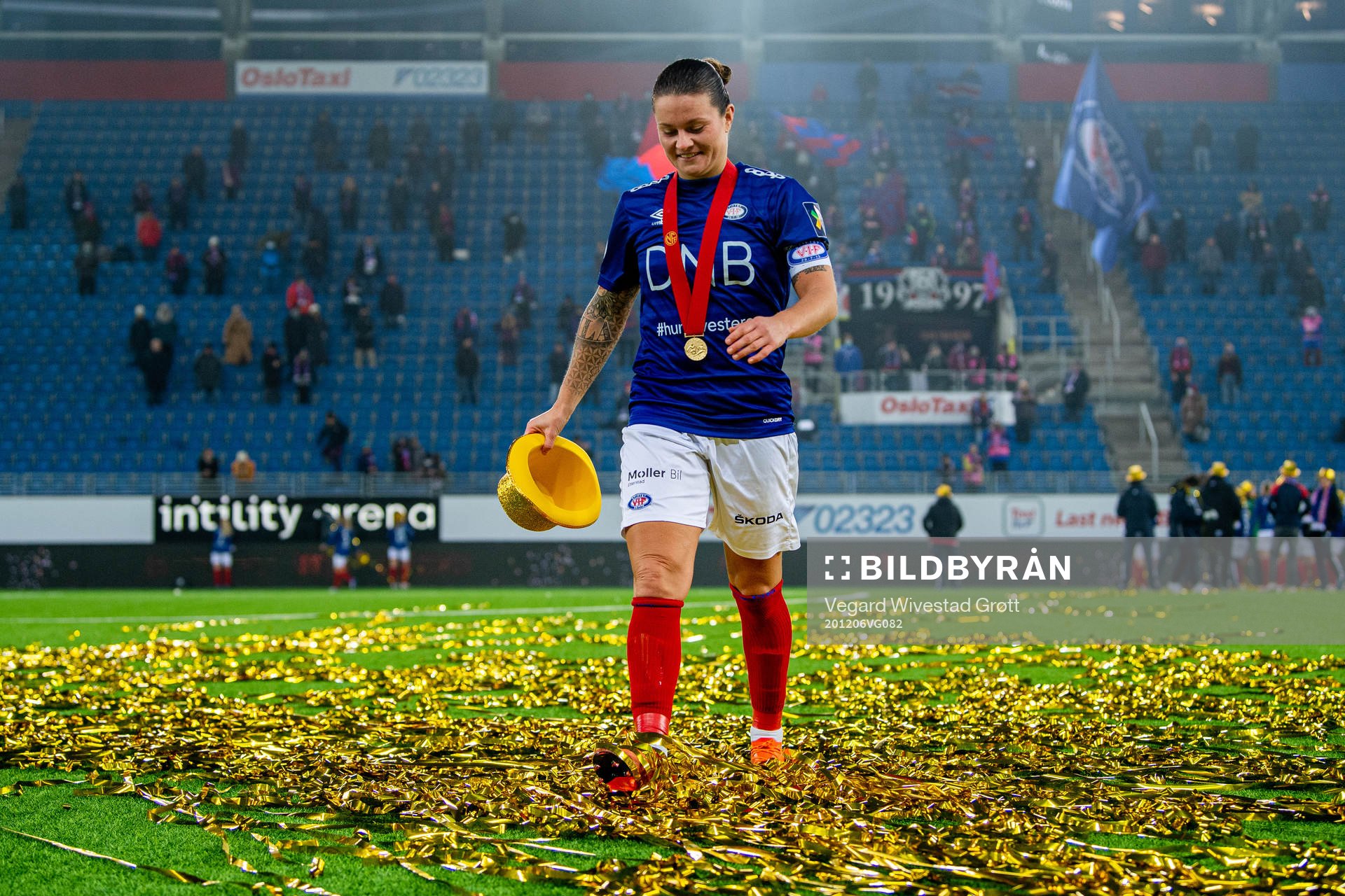 Sherida Spitse of Vålerenga celebrates winning the league