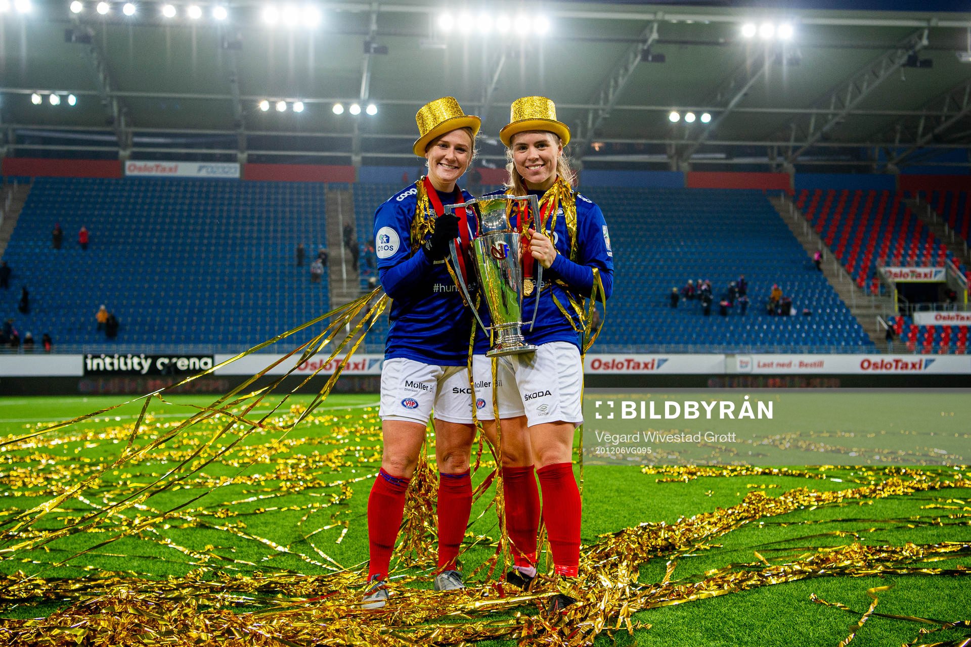 Catherine Bott and Emilie Østerås of Vålerenga celebrate