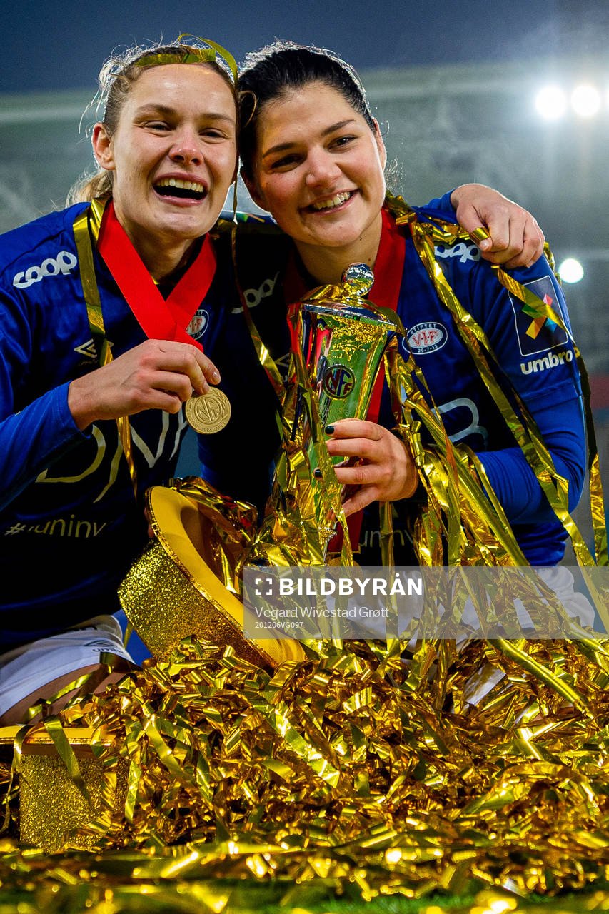 Andrine Tomter and Dejana Stefanovic of Vålerenga