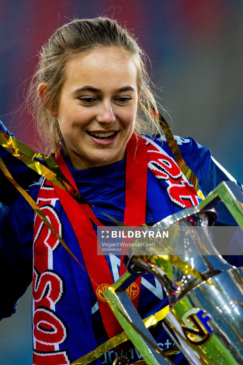 Tine Karstensen of Vålerenga celebrates winning the league