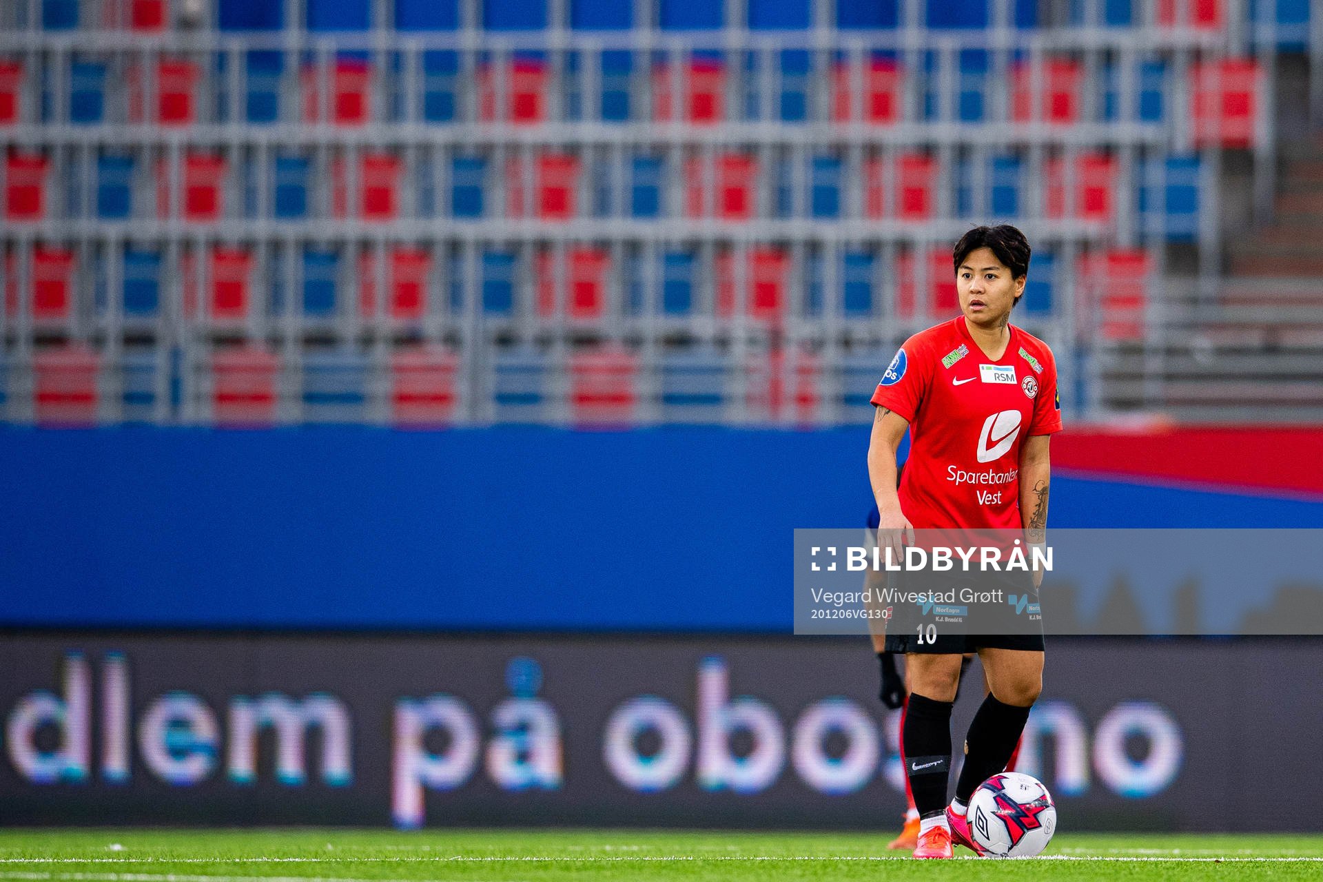 Meryll Abrahamsen of Arna-Bjørnar looks dejected