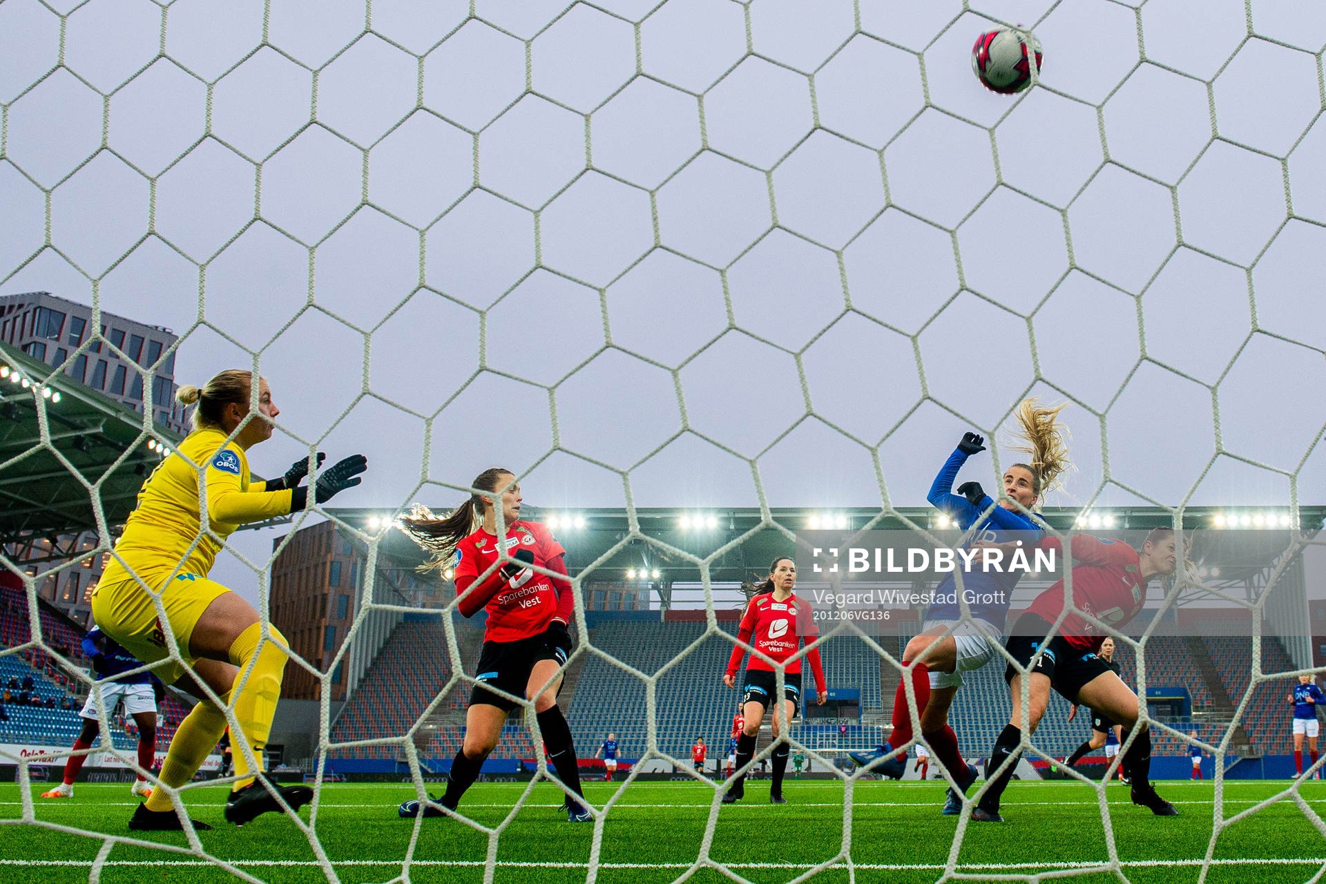 Goalkeeper Moa Edrud, Kristin Risnes and Åsne Takle Eide