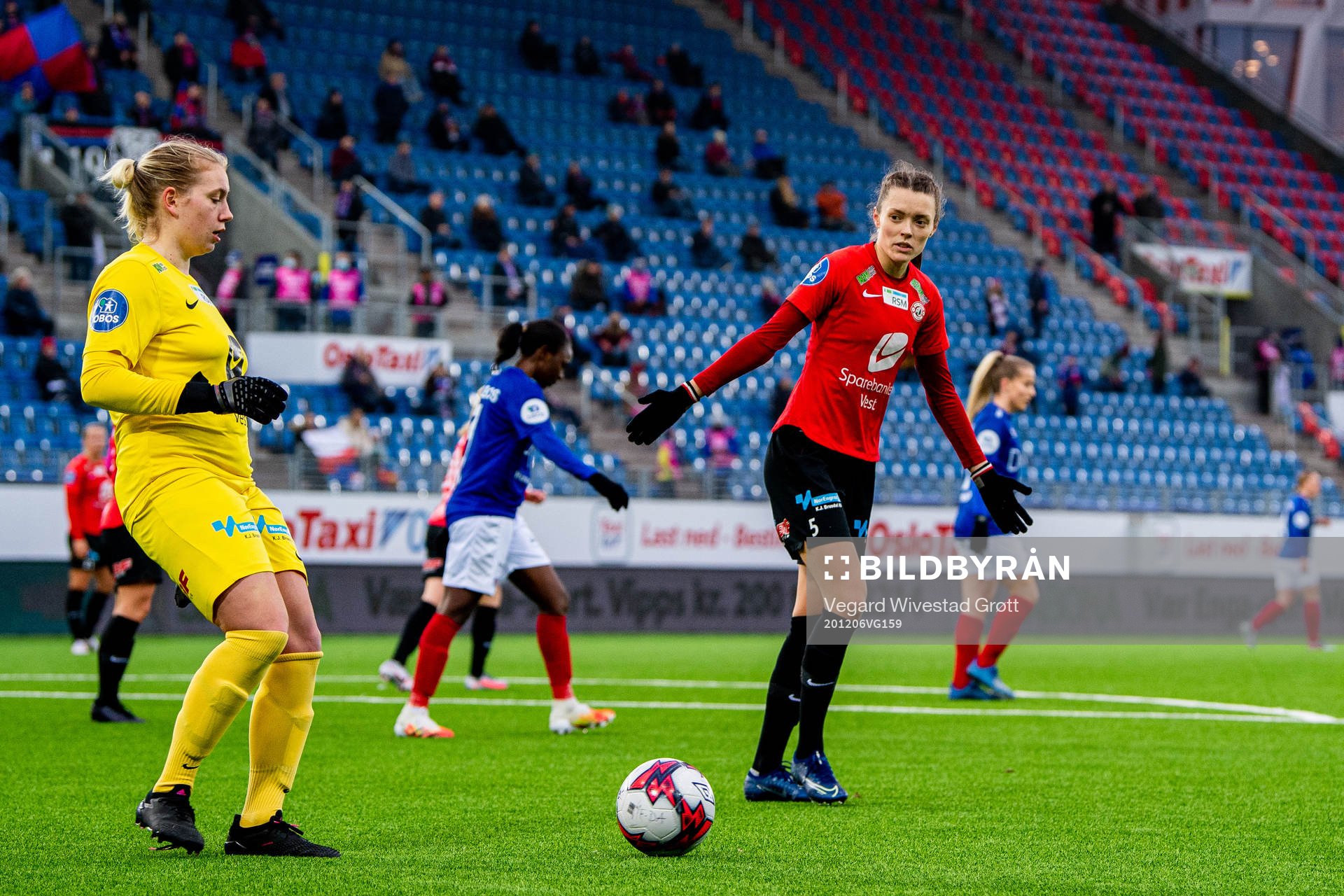 Goalkeeper Moa Edrud and Kristin Risnes of Arna-Bjørnar