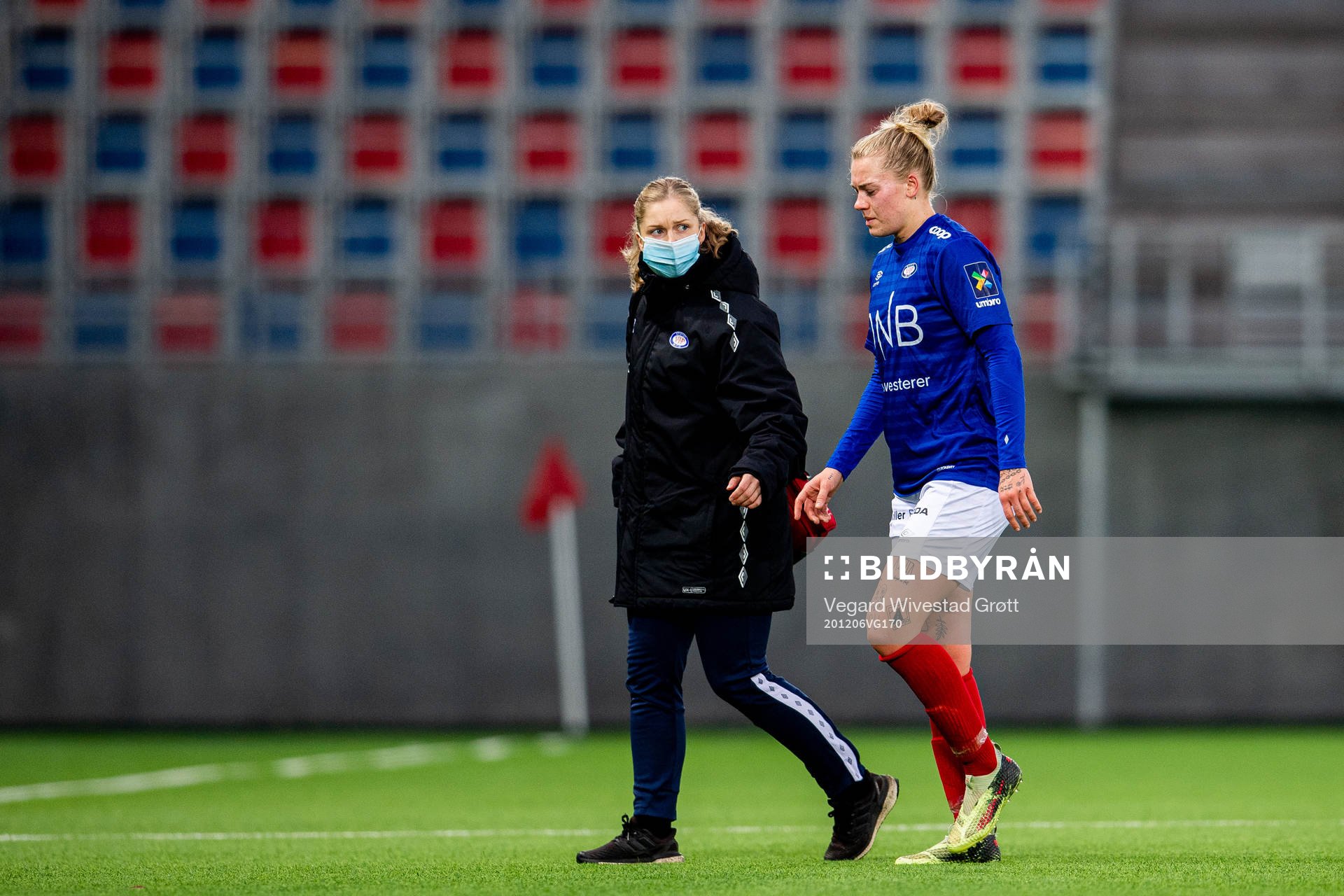 Marie Dølvik Markussen of Vålerenga with an injury