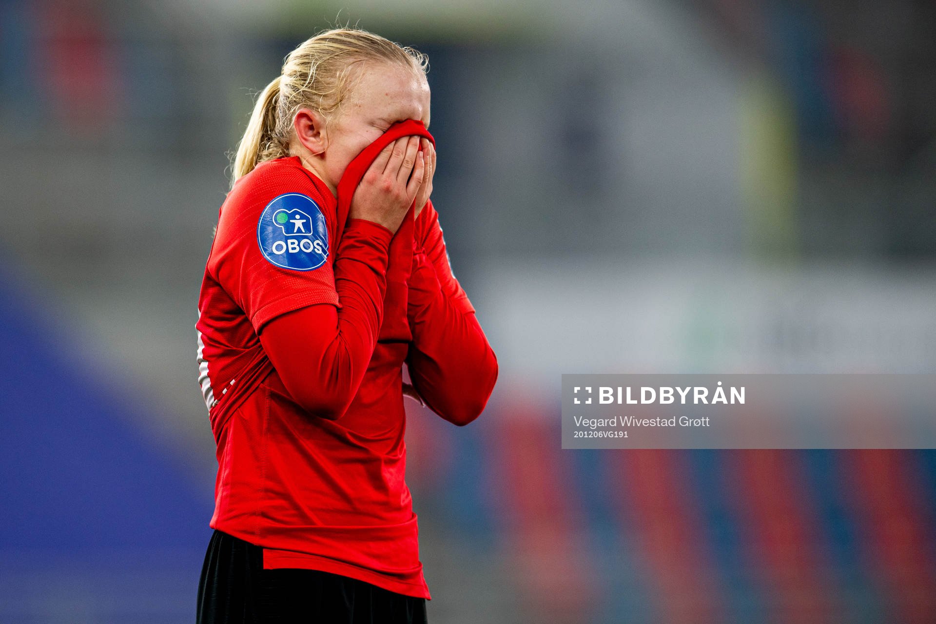 Linnea Solvoll Laupstad of Arna-Bjørnar looks dejected