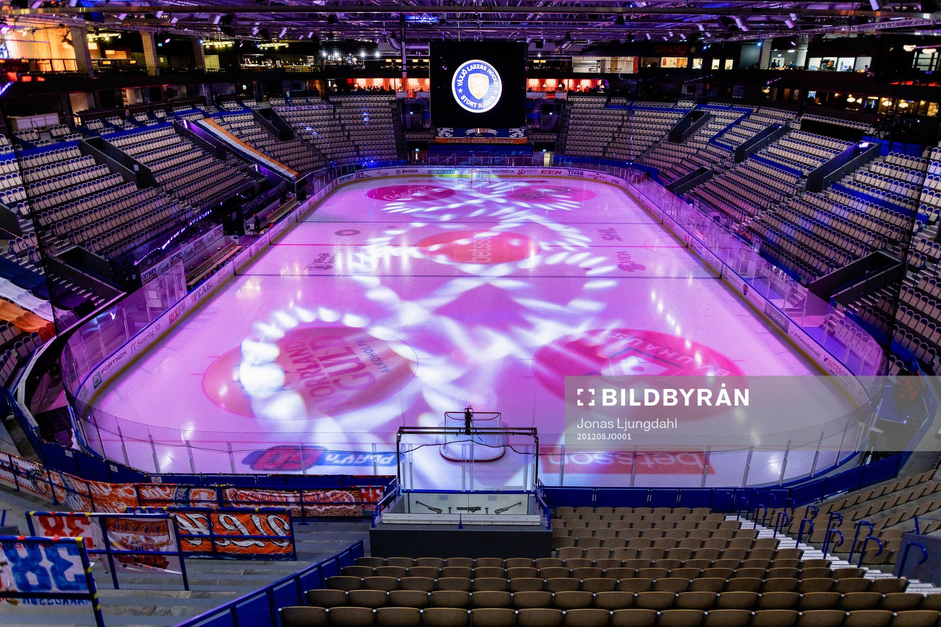 Interör vy från Vida arena före ishockeymatchen i SHL