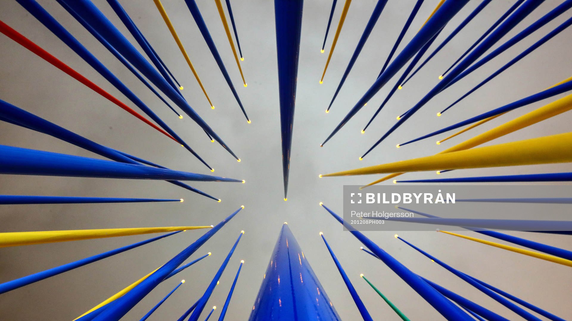 Konstverk utanför SAAB Arena före ishockeymatchen i SHL