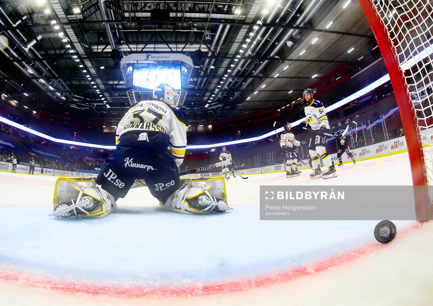 s målvakt Jonas Gunnarsson släpper in mål 2-0 av