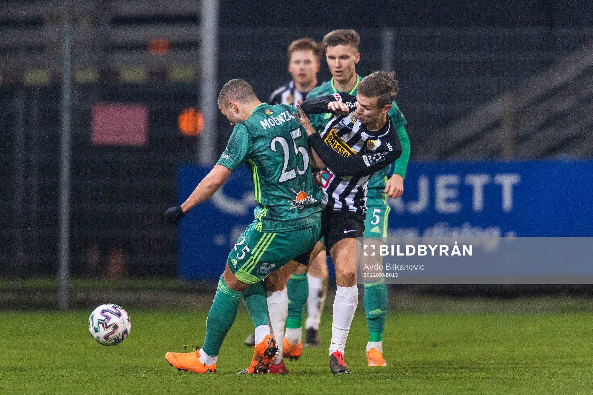 Dalkurds Malkolm Moenza och Landskronas Oscar Petersson