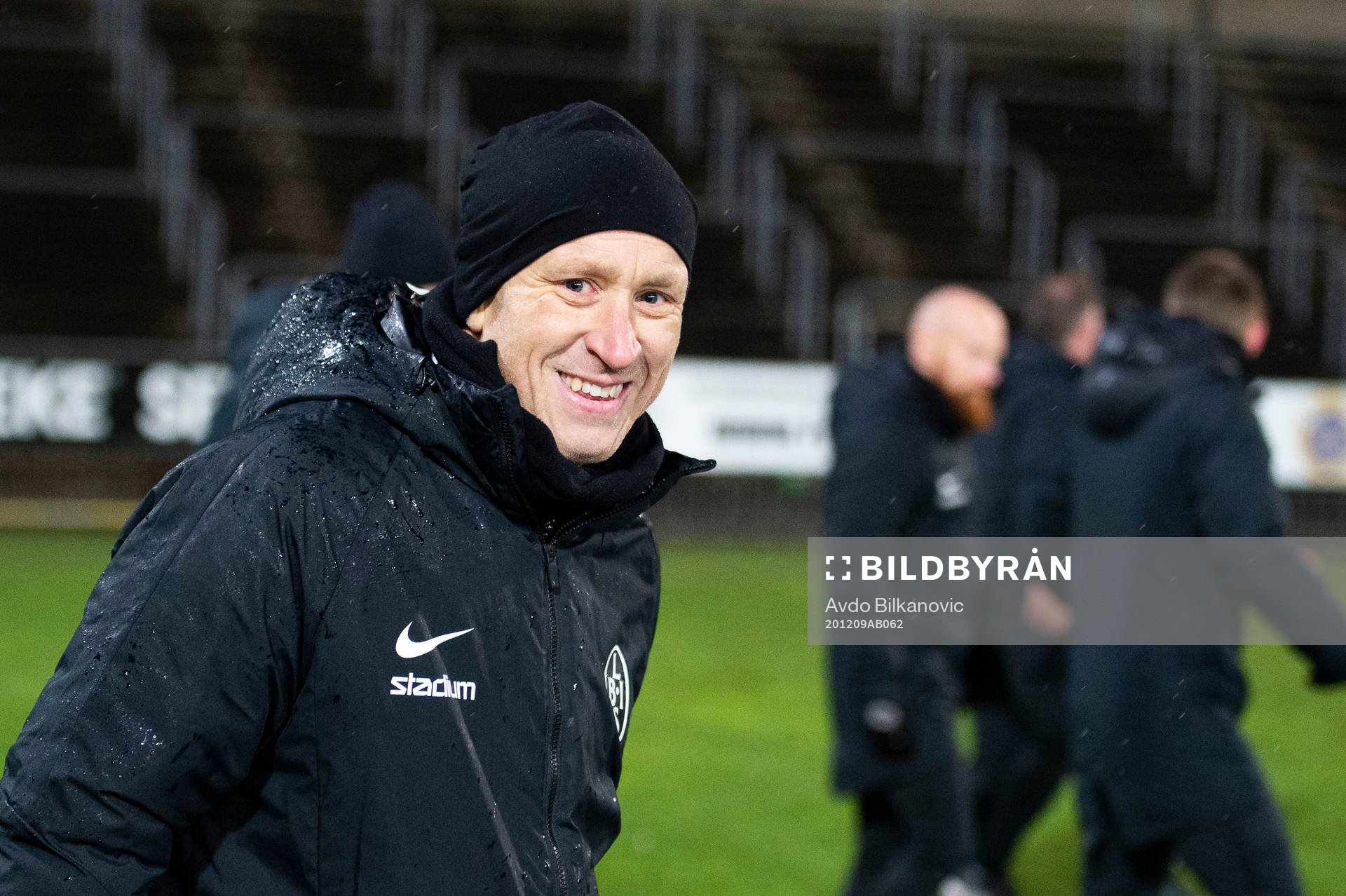 Landskronas tränare Billy Magnusson jublar efter slutsignalen jublar efter slutsignalen under fotbollsmatchen i kvalet till Superettan mellan Landskrona och Dalkurd den 9 december 2020 i Landskrona.