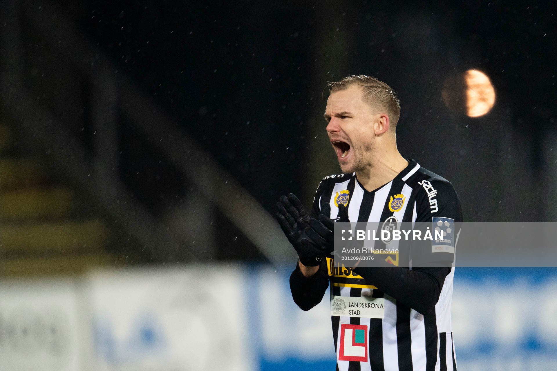 Landskronas Jonathan Asp jublar under fotbollsmatchen i kvalet till Superettan mellan Landskrona och Dalkurd den 9 december 2020 i Landskrona.