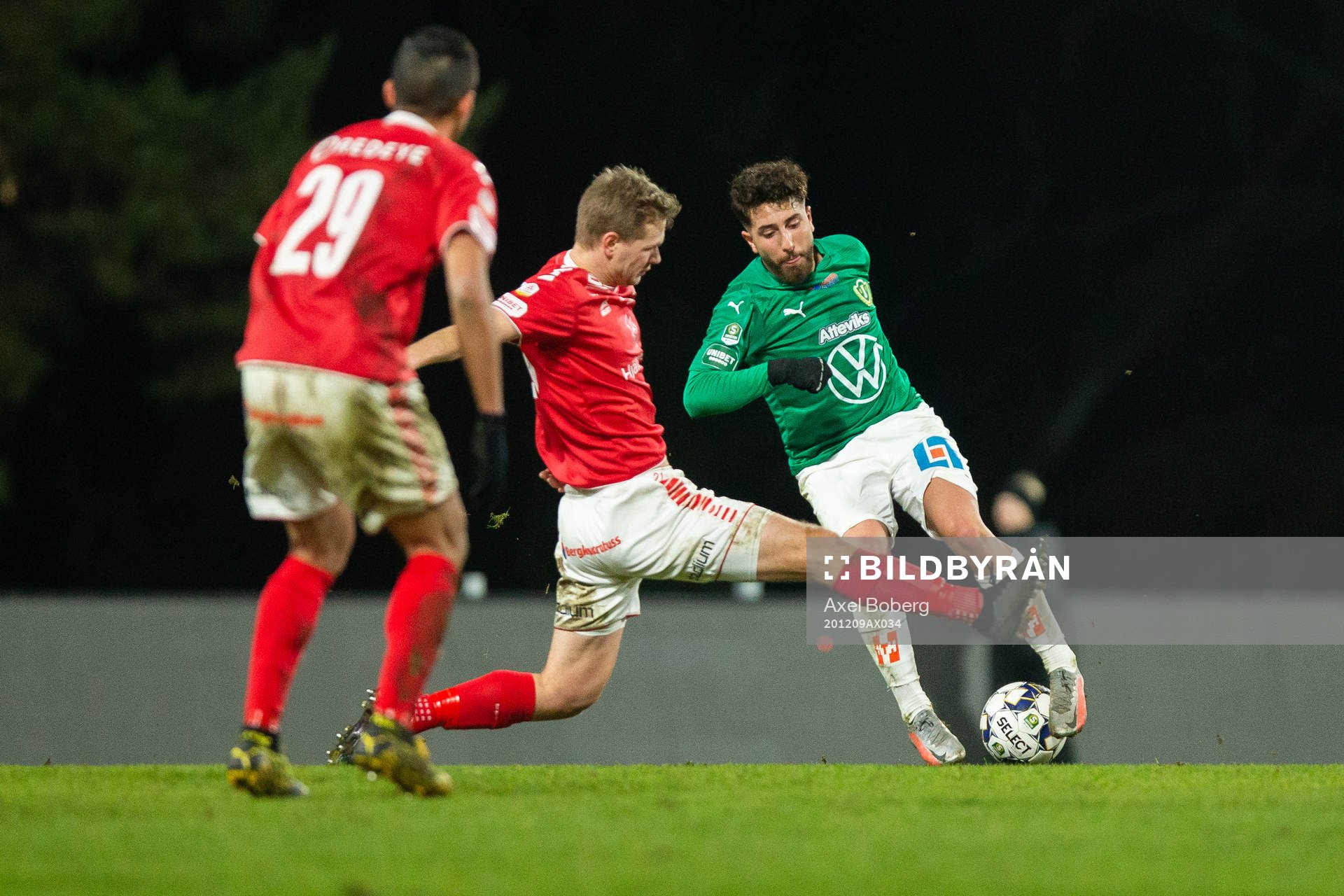 Kalmars Erik Israelsson och Jönköpings Moustafa Zeidan