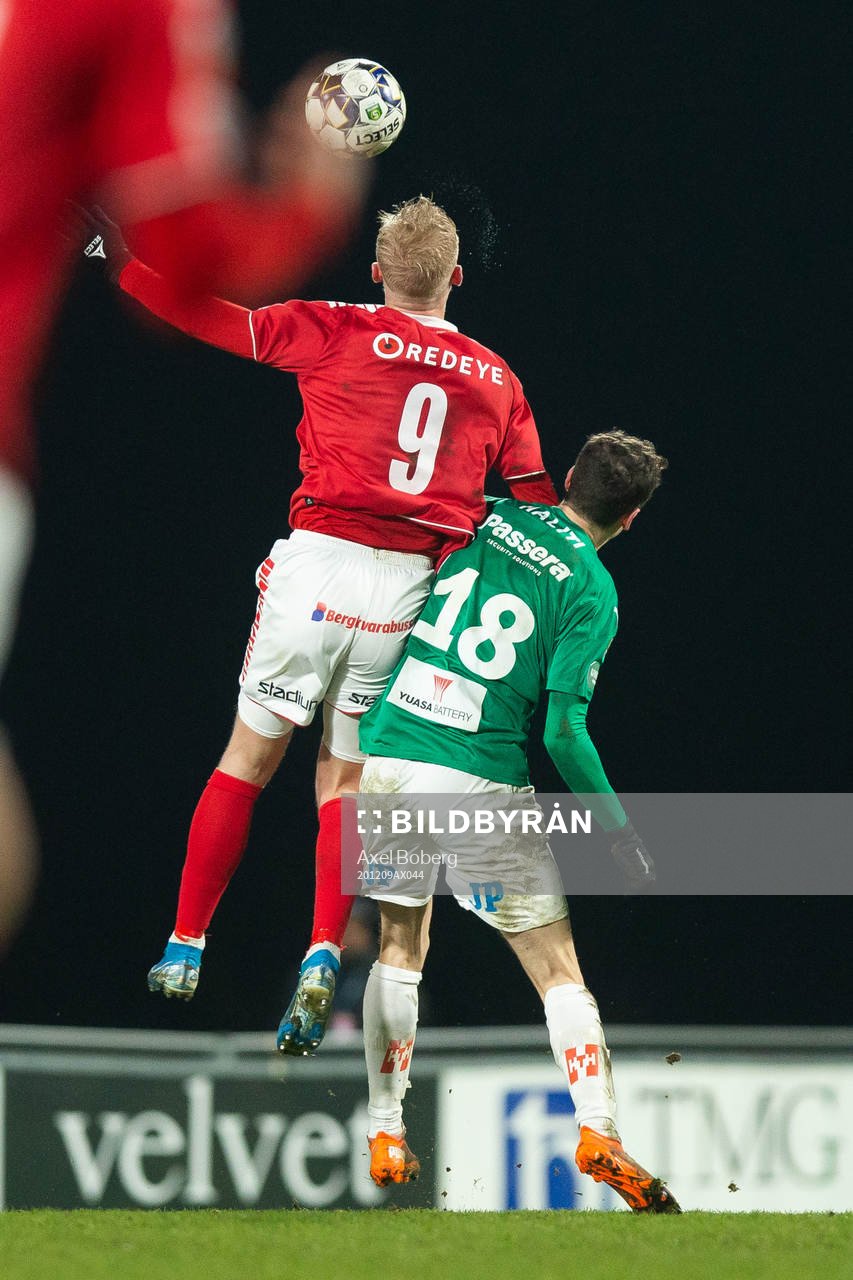Kalmars Geir André Herrem och Jönköpings Jetmir Haliti under i kvalet till Allsvenskan mellan Jönköpings Södra och Kalmar FF den 9 december 2020 i Jönköping.