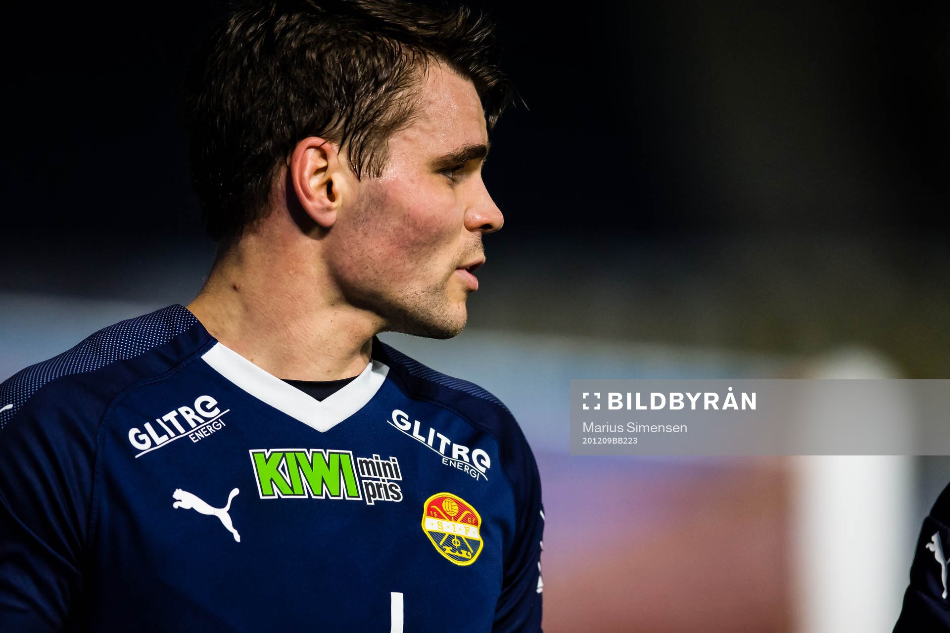 Kristoffer Tokstad of Strømsgodset leaves the pitch with