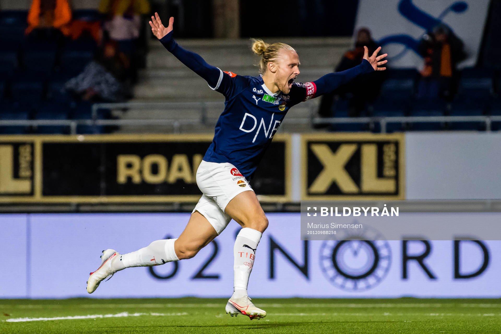 Lars-Jørgen Salvesen of Strømsgodset celebrates