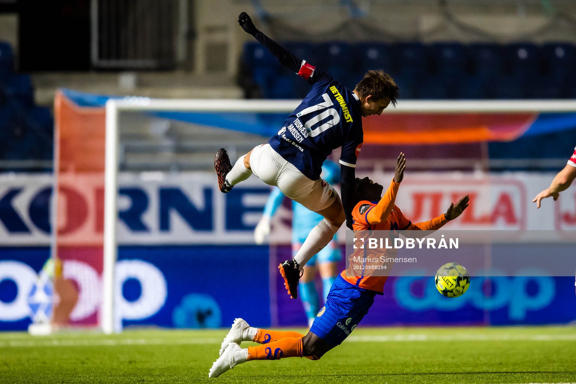 Sondre Fosnæss Hanssen of Strømsgodset and Mamadou Diaw