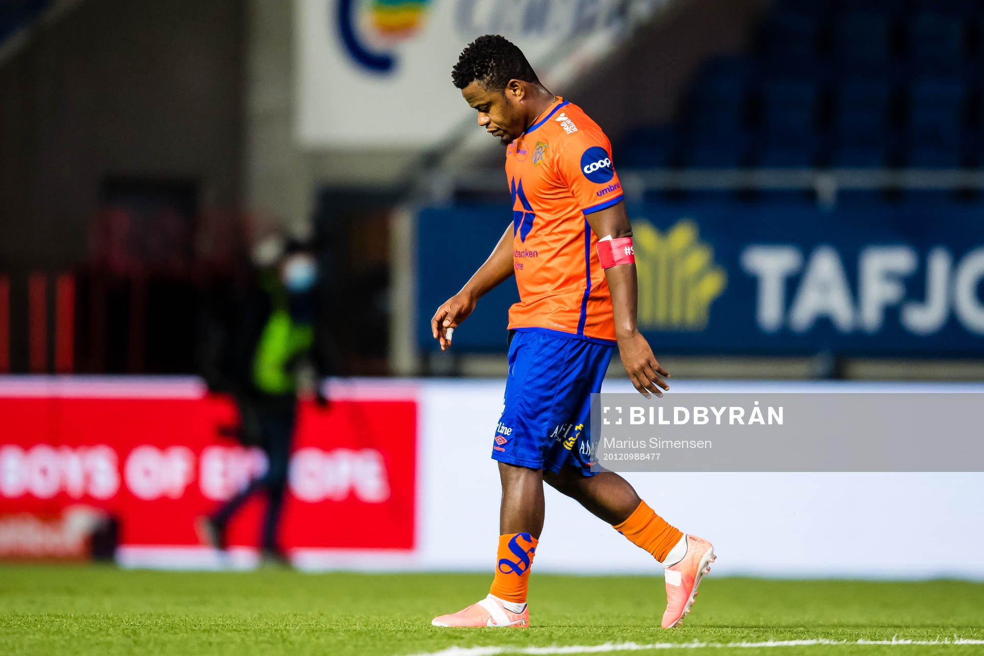 Izunna Arnest Uzochukwu of Aalesund looks dejected