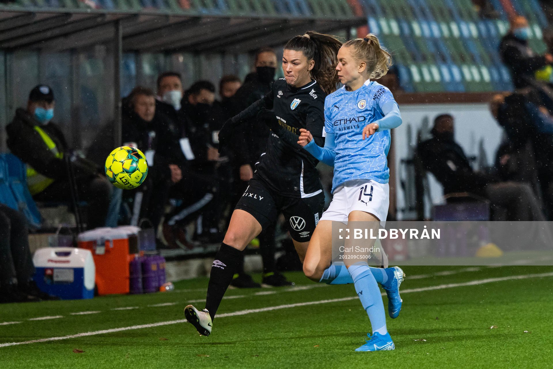 Pauline Hammarlund of Göteborg and Esme Morgan of