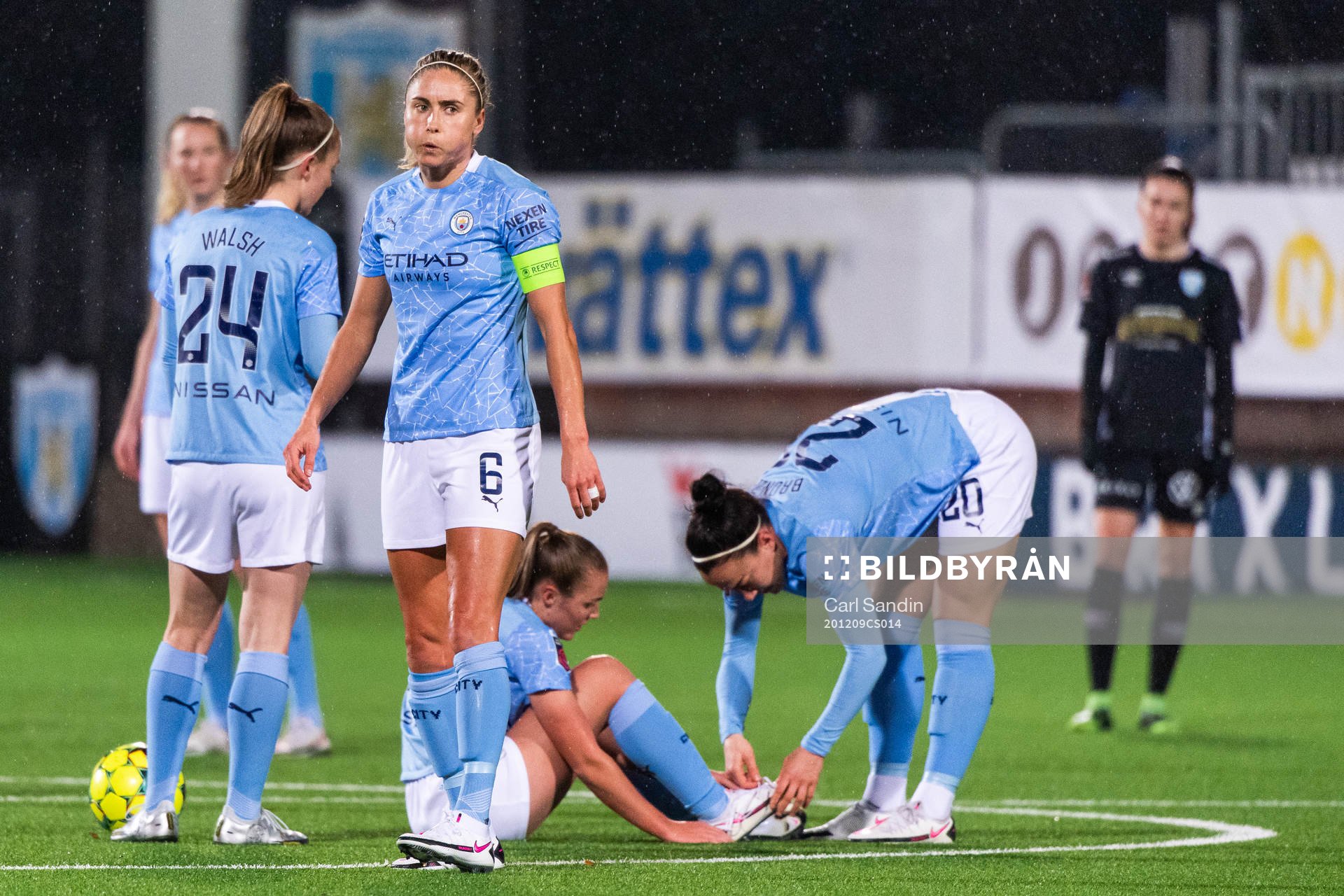 Steph Houghton of Manchester City looks dejected