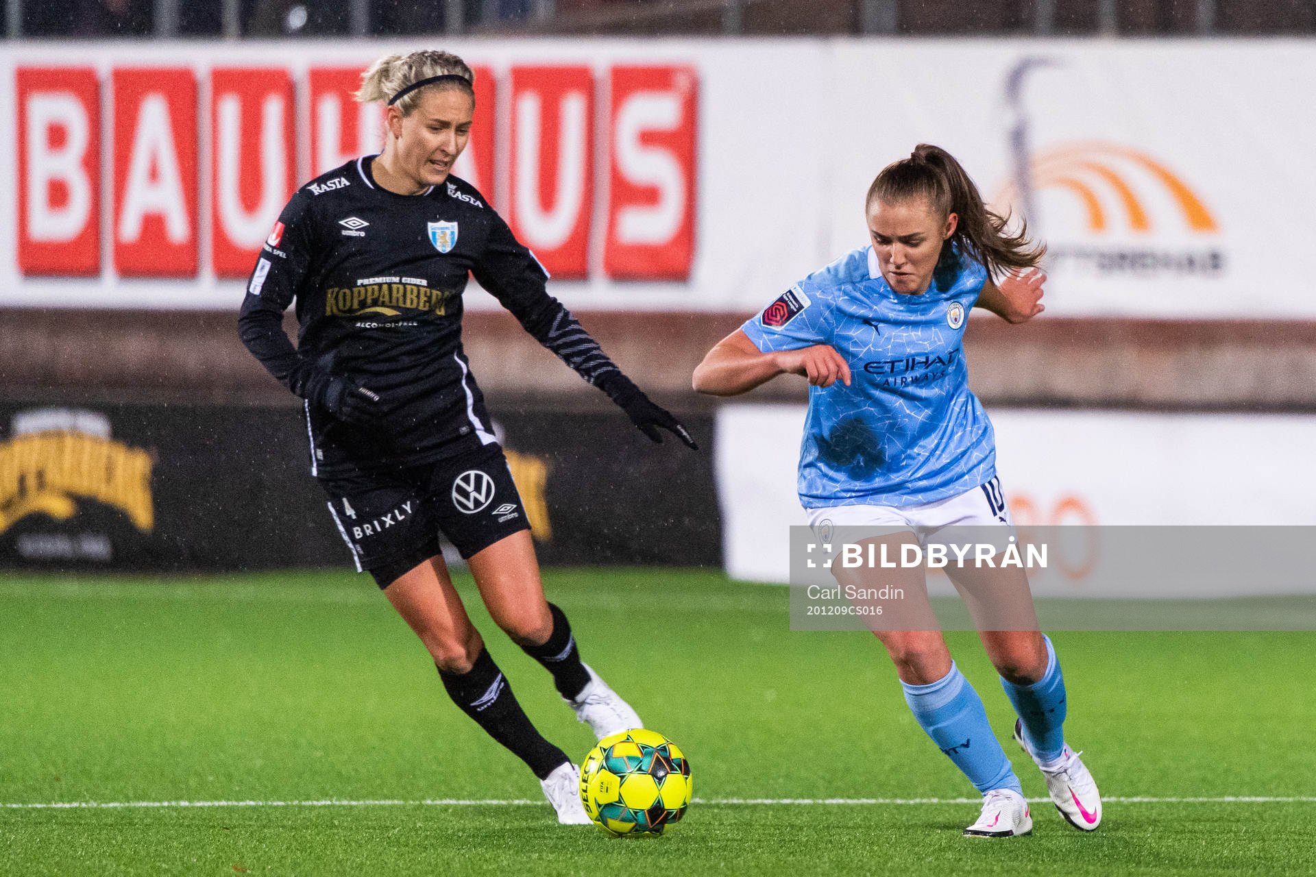 Emma Kullberg of Göteborg and Georgia Stanway of