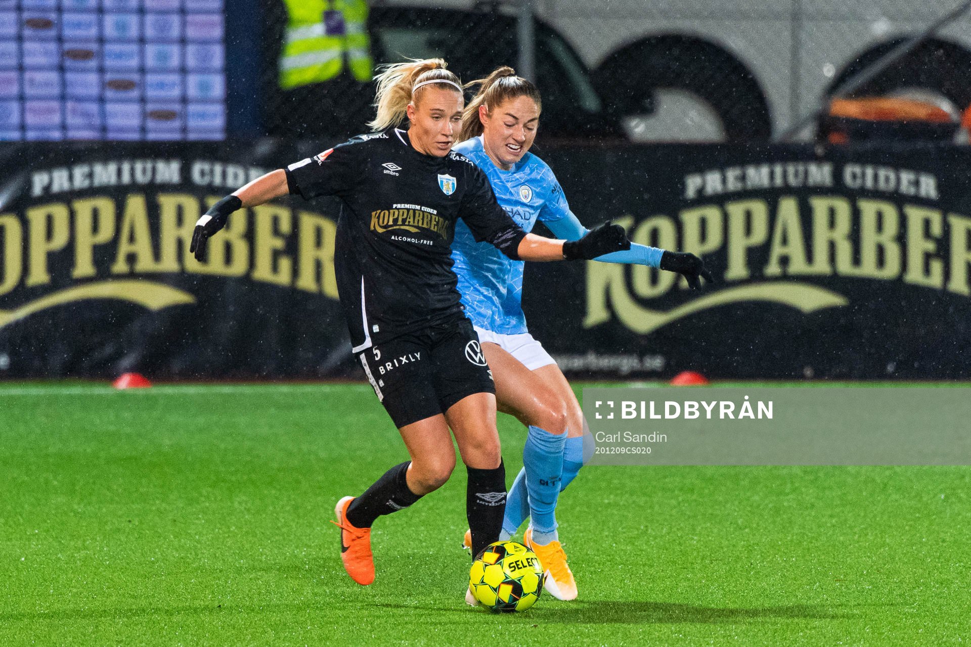 Emma Koivisto of Göteborg and Janine Beckie of Manchester
