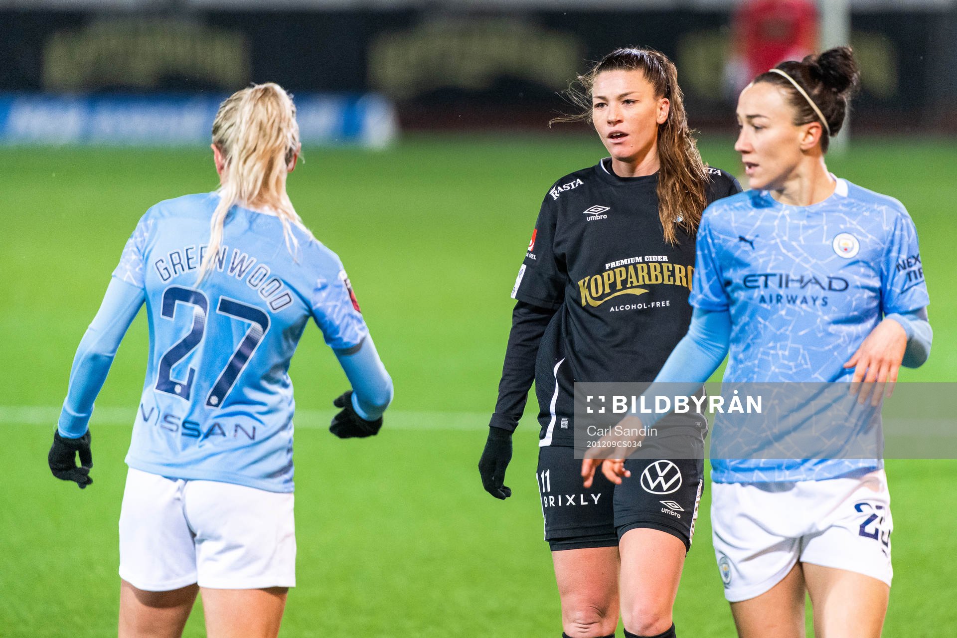 Pauline Hammarlund of Göteborg reacts against Alex