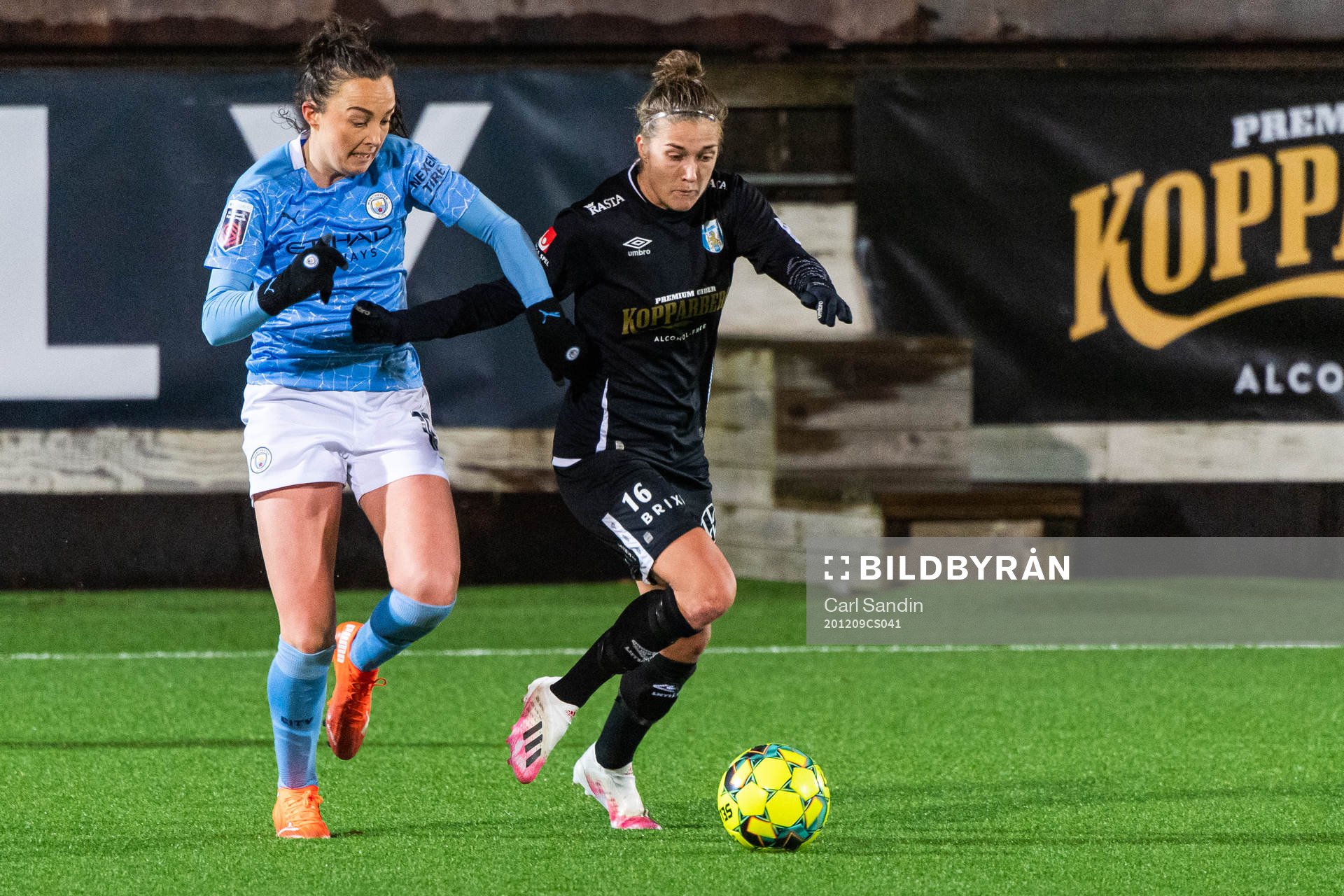 Caroline Weir of Manchester City and Filippa Angeldahl of